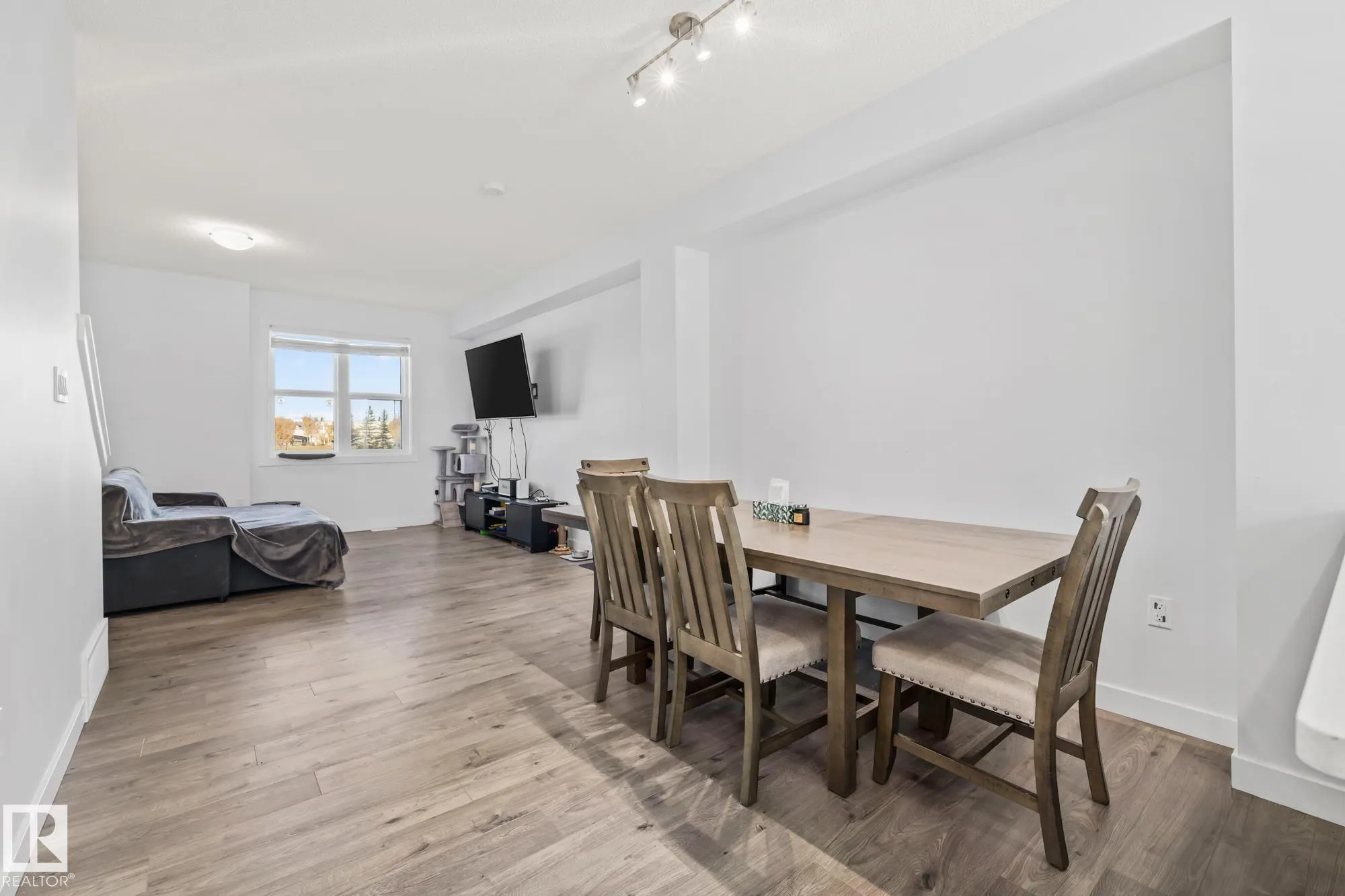 655 WATT Boulevard