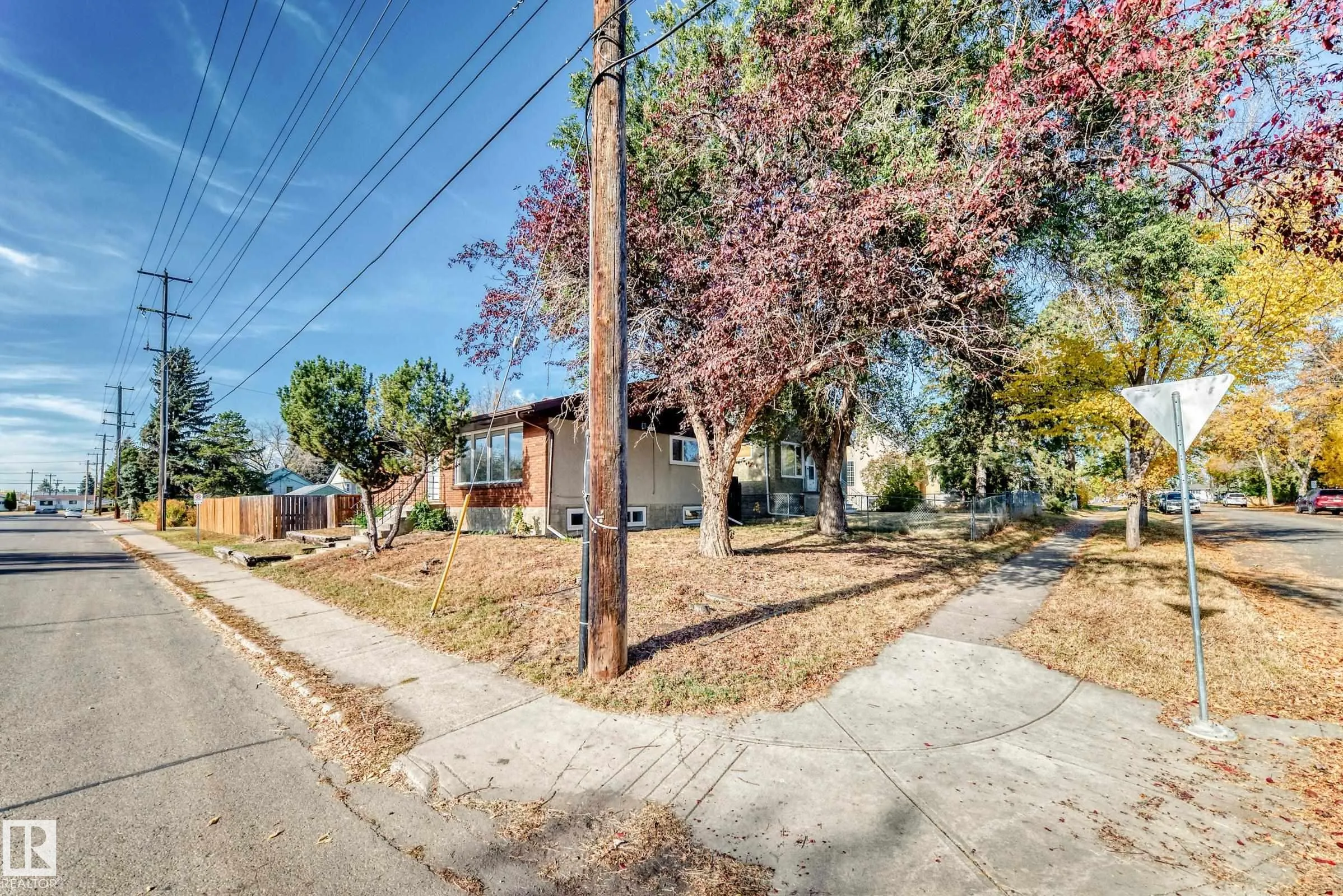 7104 129 Avenue