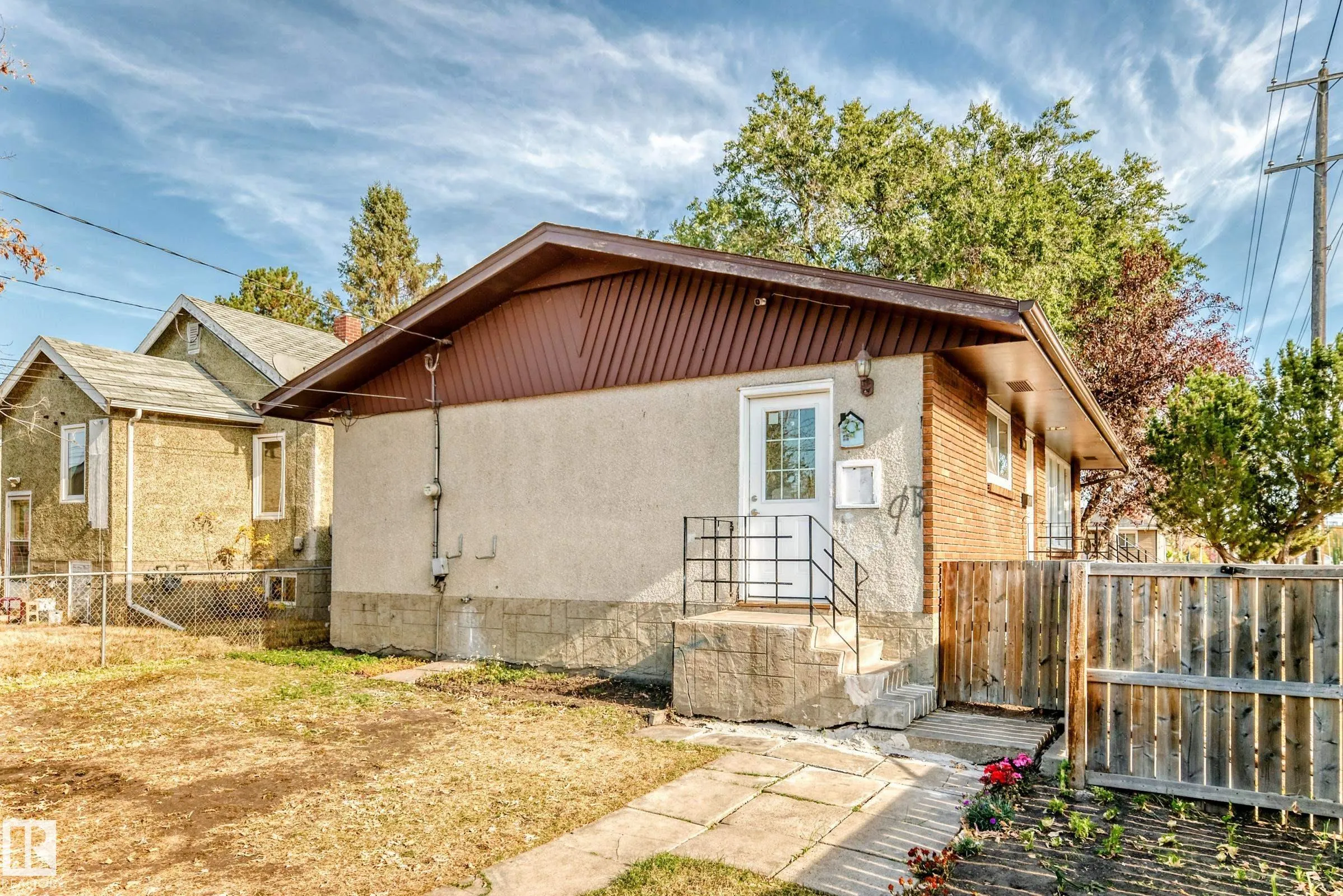 7104 129 Avenue
