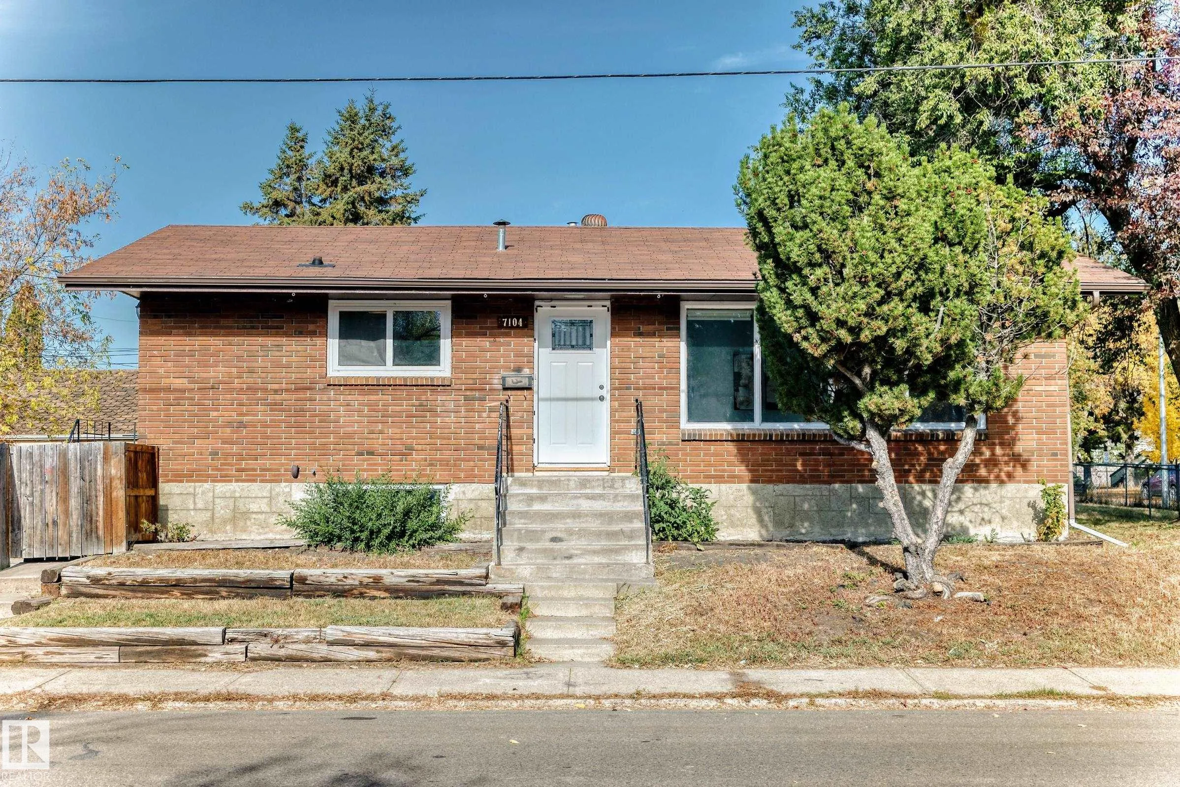 7104 129 Avenue