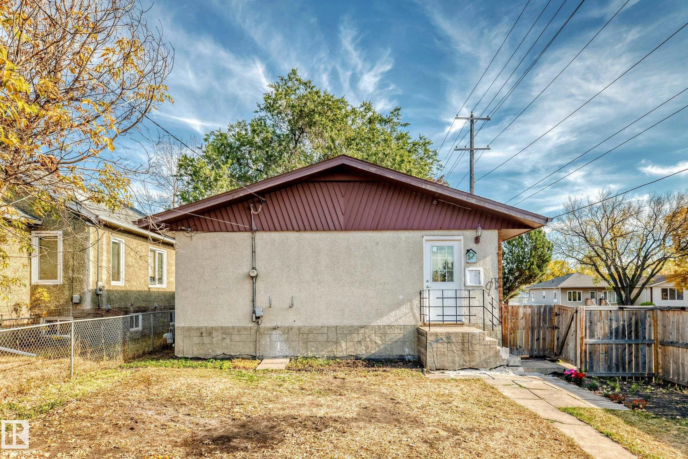 7104 129 Avenue