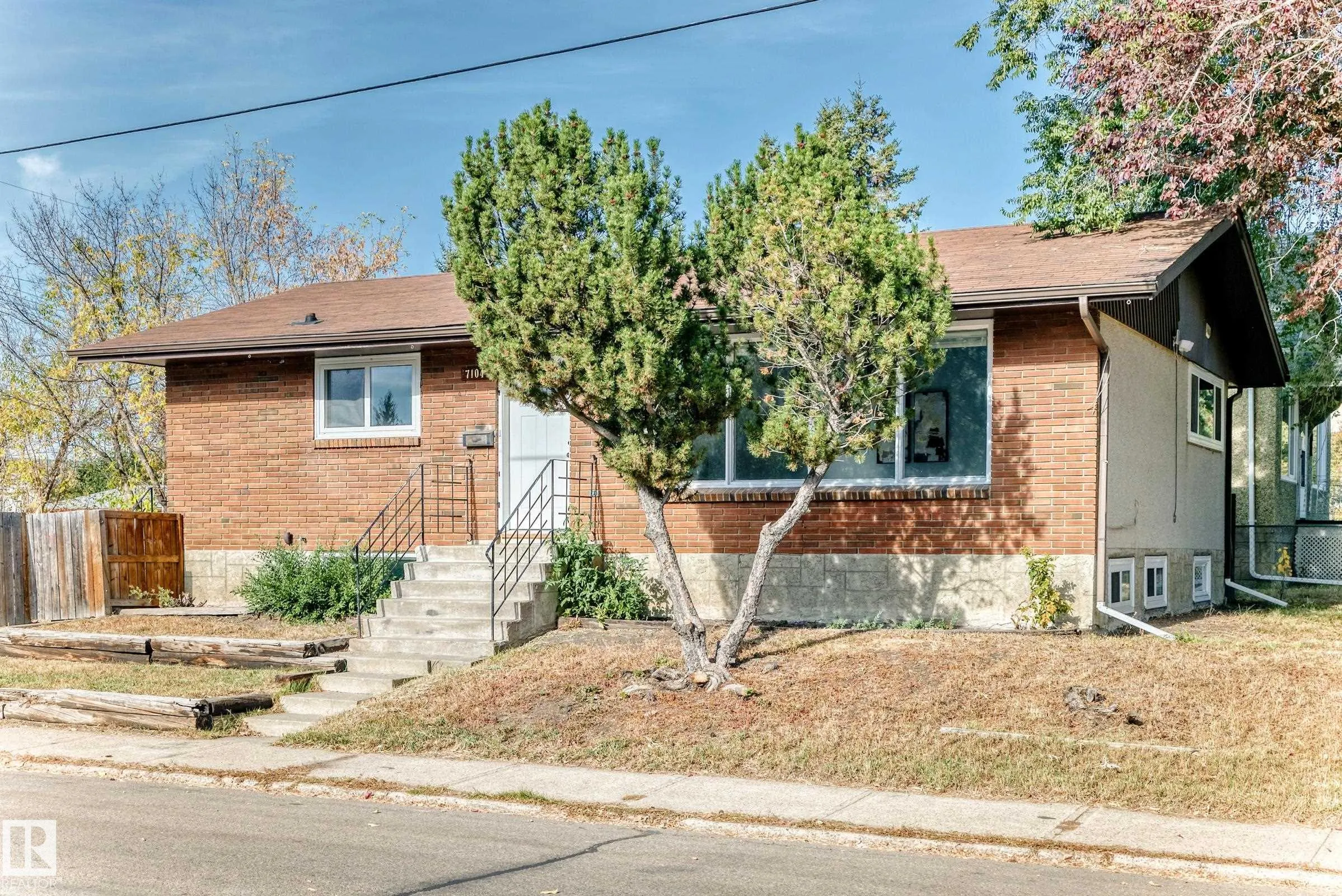 7104 129 Avenue
