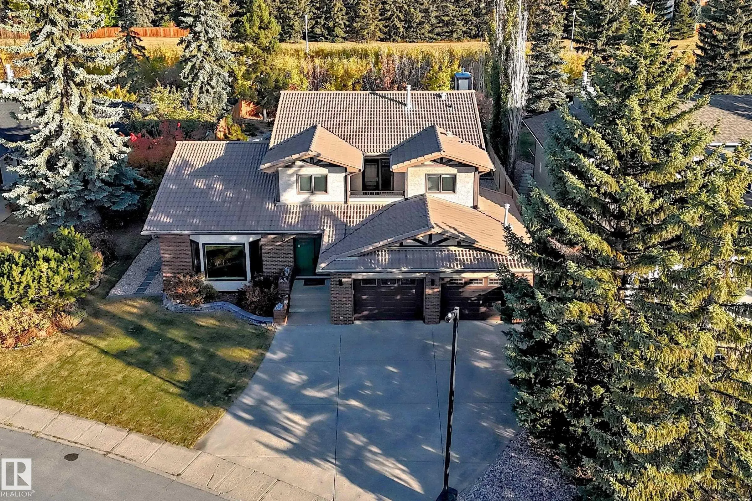 53 BLUE QUILL Crescent