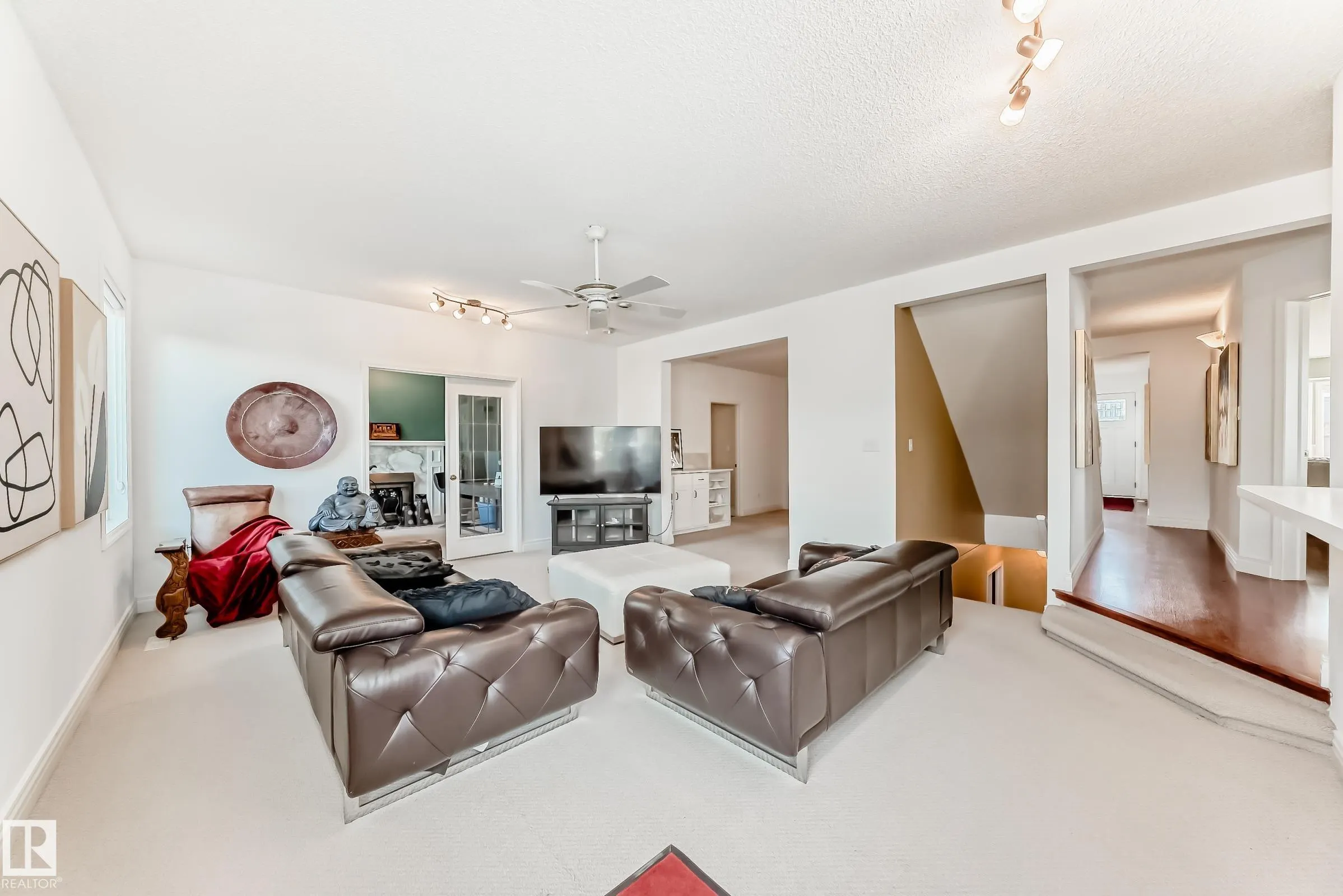 53 BLUE QUILL Crescent