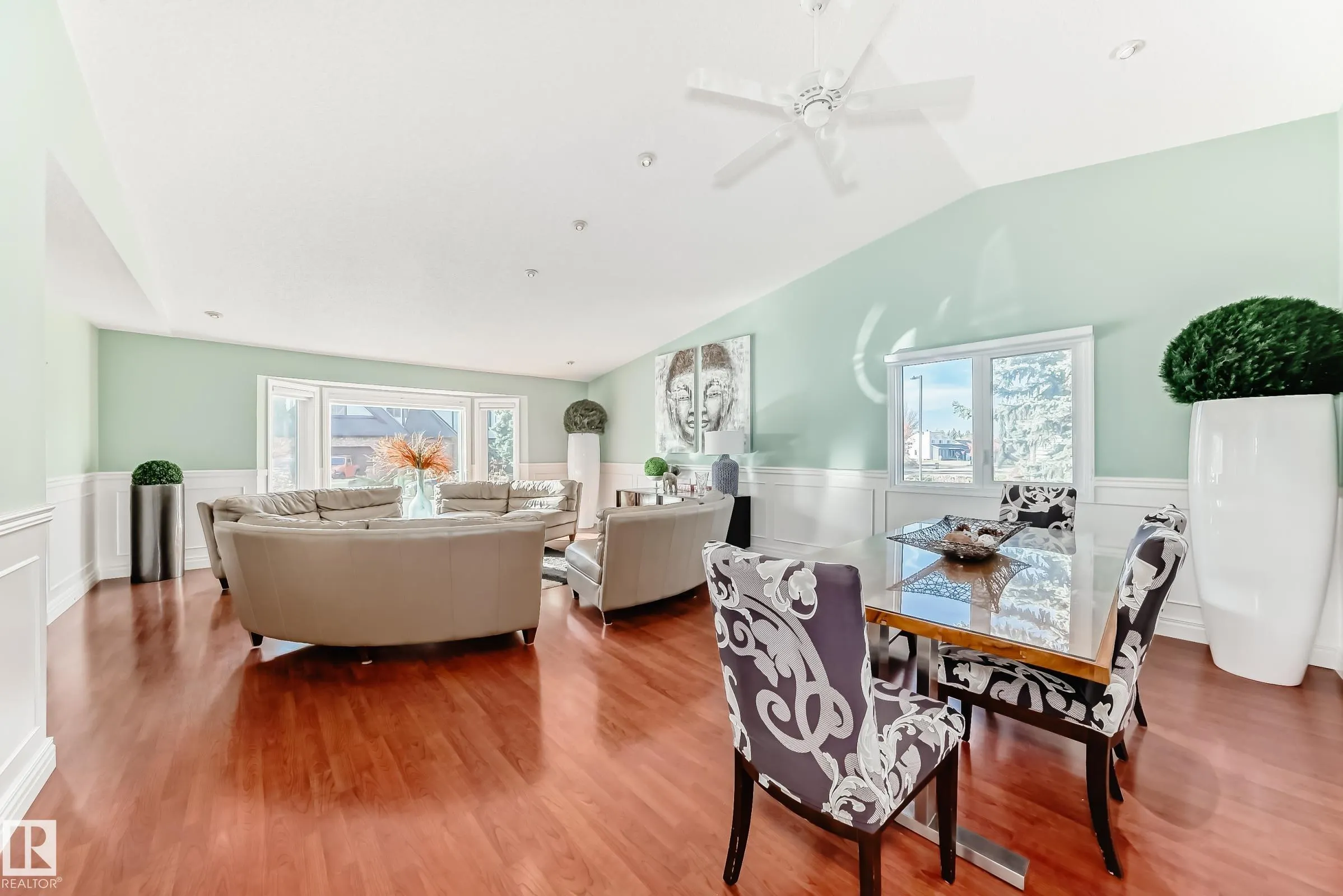 53 BLUE QUILL Crescent
