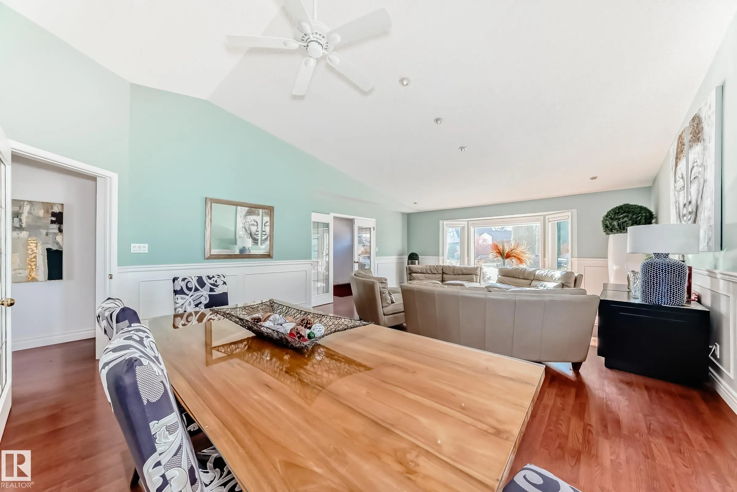 53 BLUE QUILL Crescent
