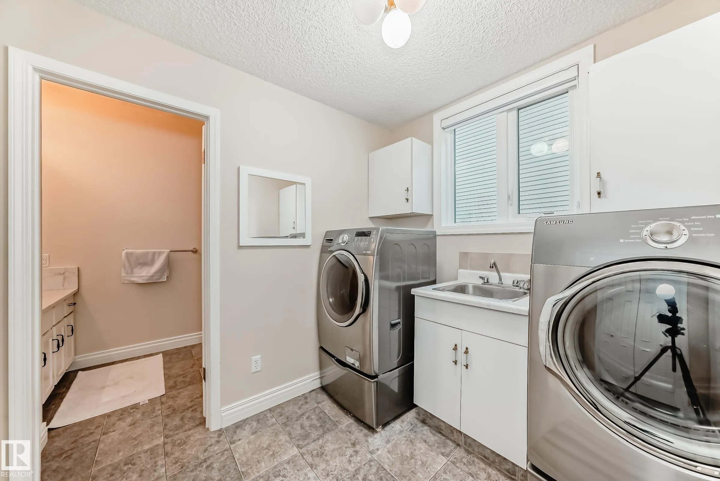 53 BLUE QUILL Crescent