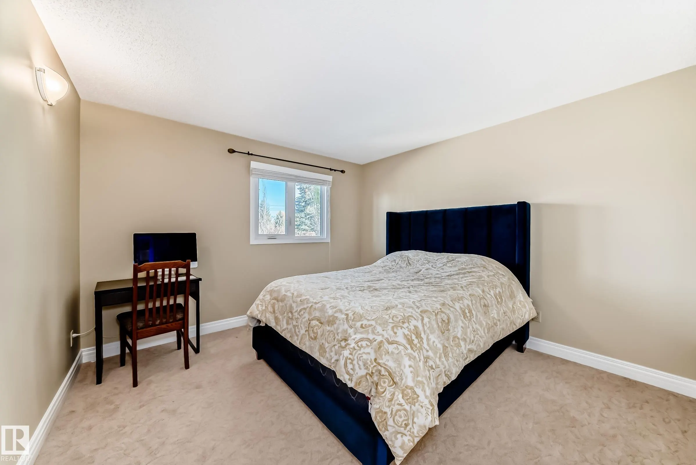 53 BLUE QUILL Crescent