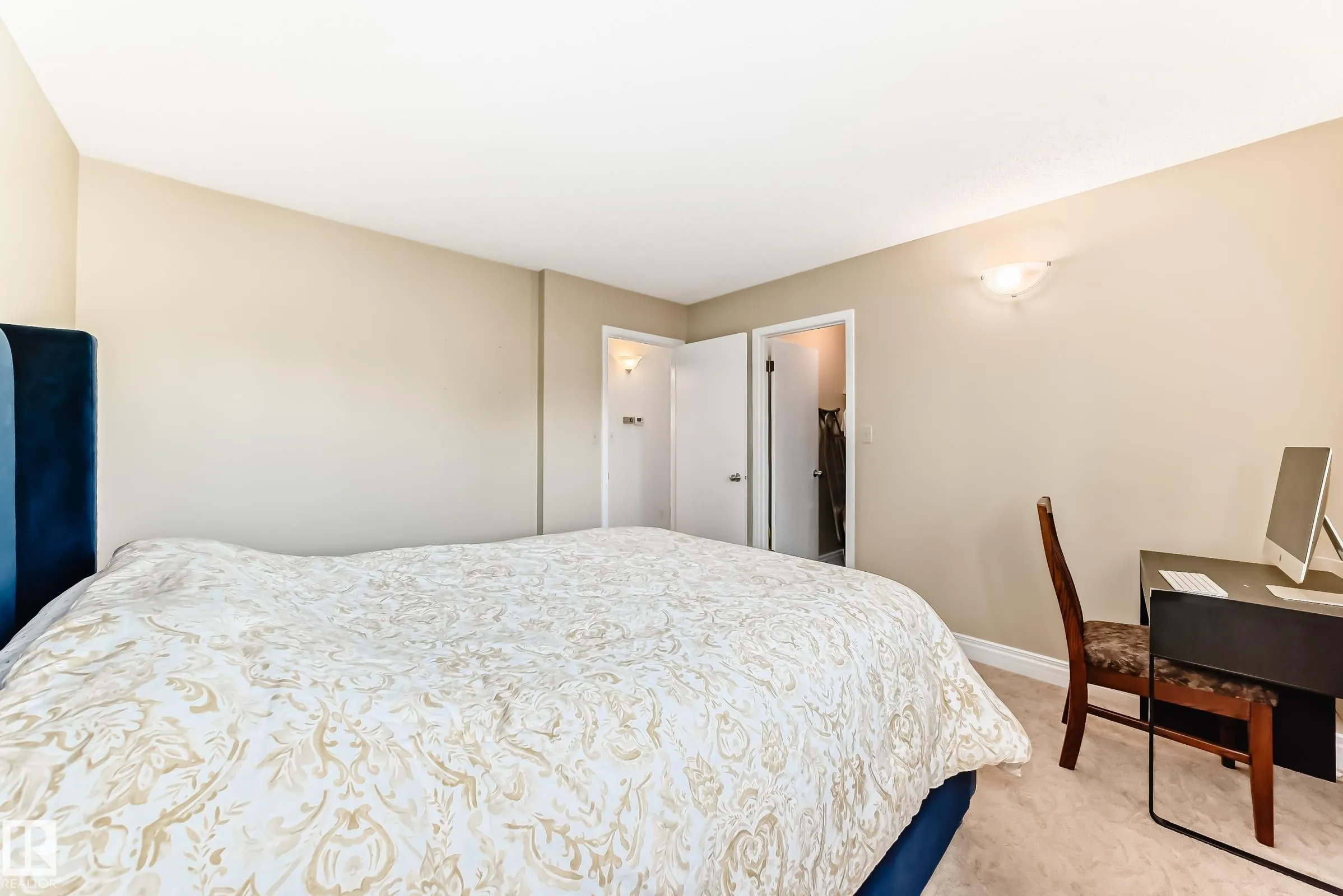 53 BLUE QUILL Crescent