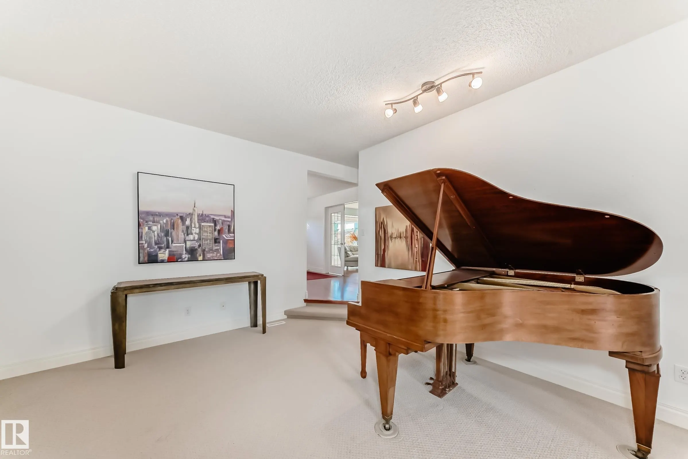 53 BLUE QUILL Crescent