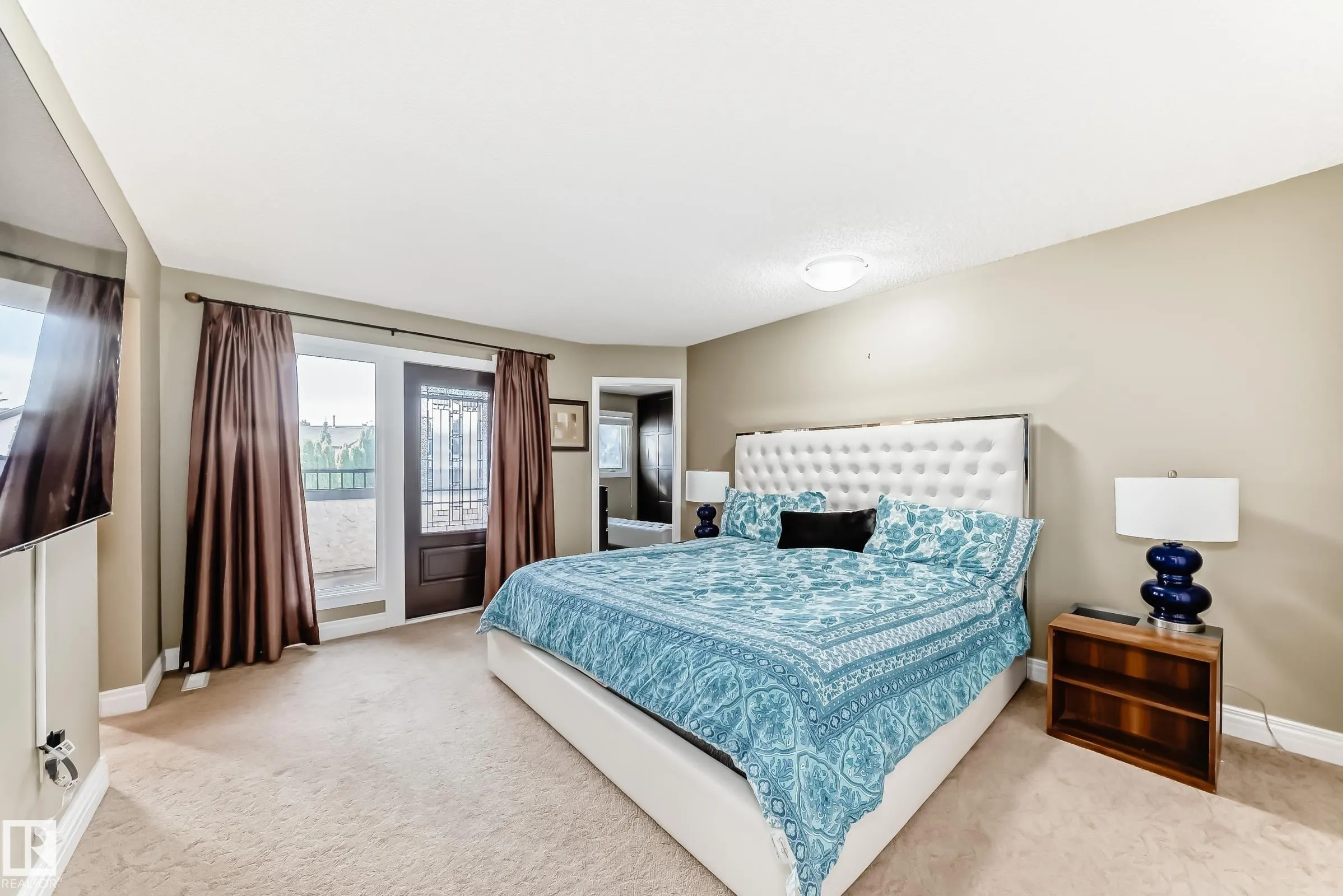 53 BLUE QUILL Crescent