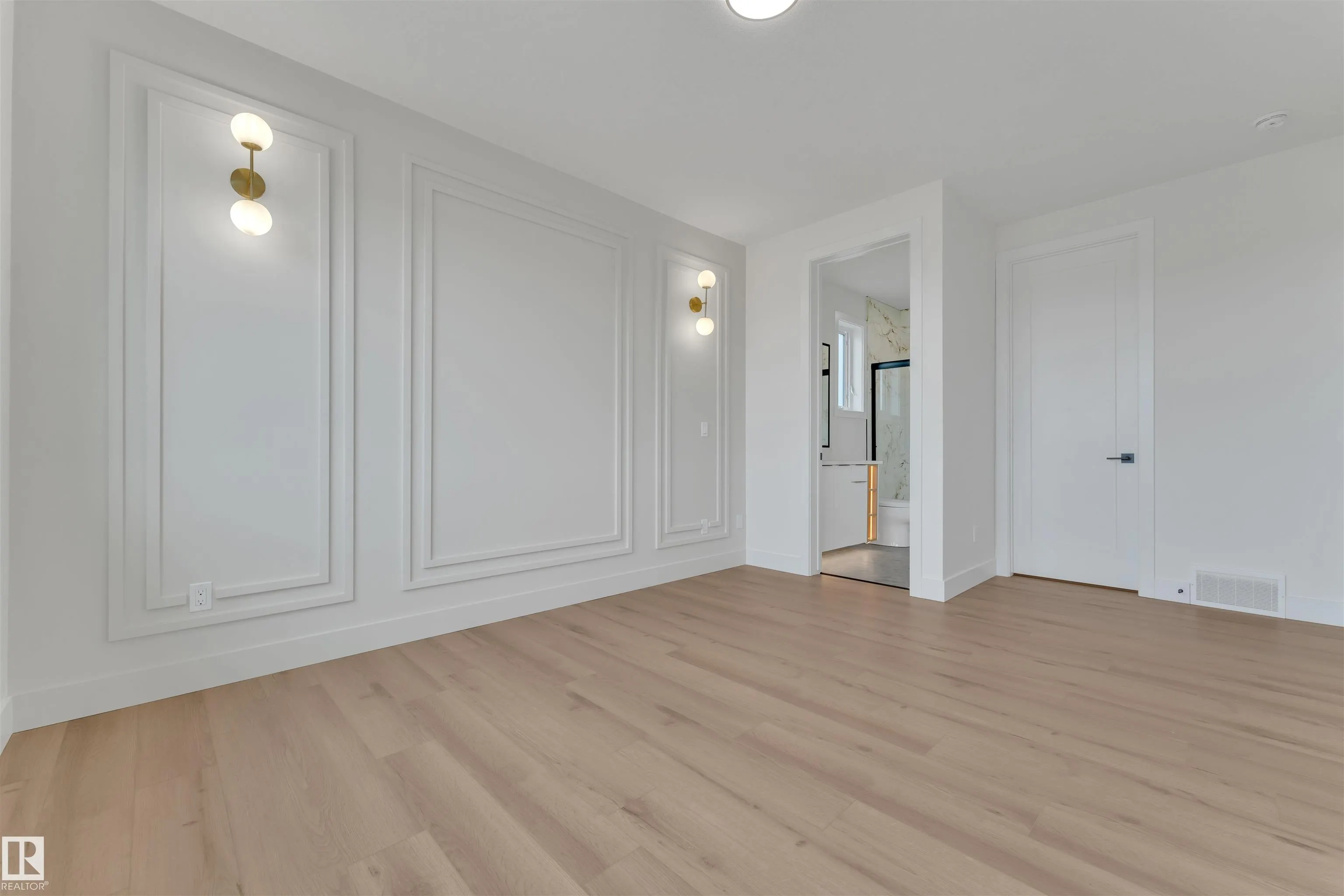 2408 1 AVE SW