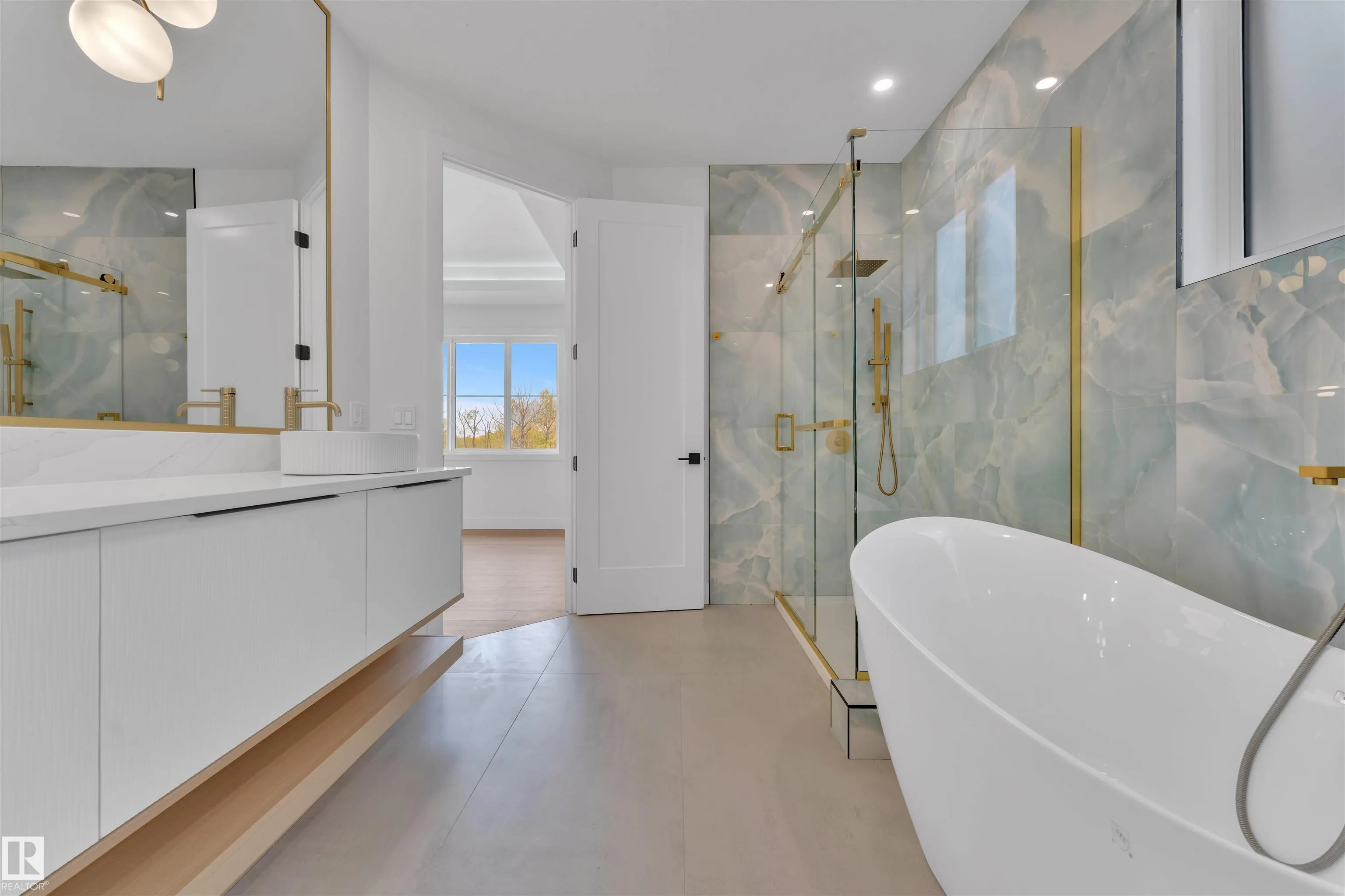 2408 1 AVE SW