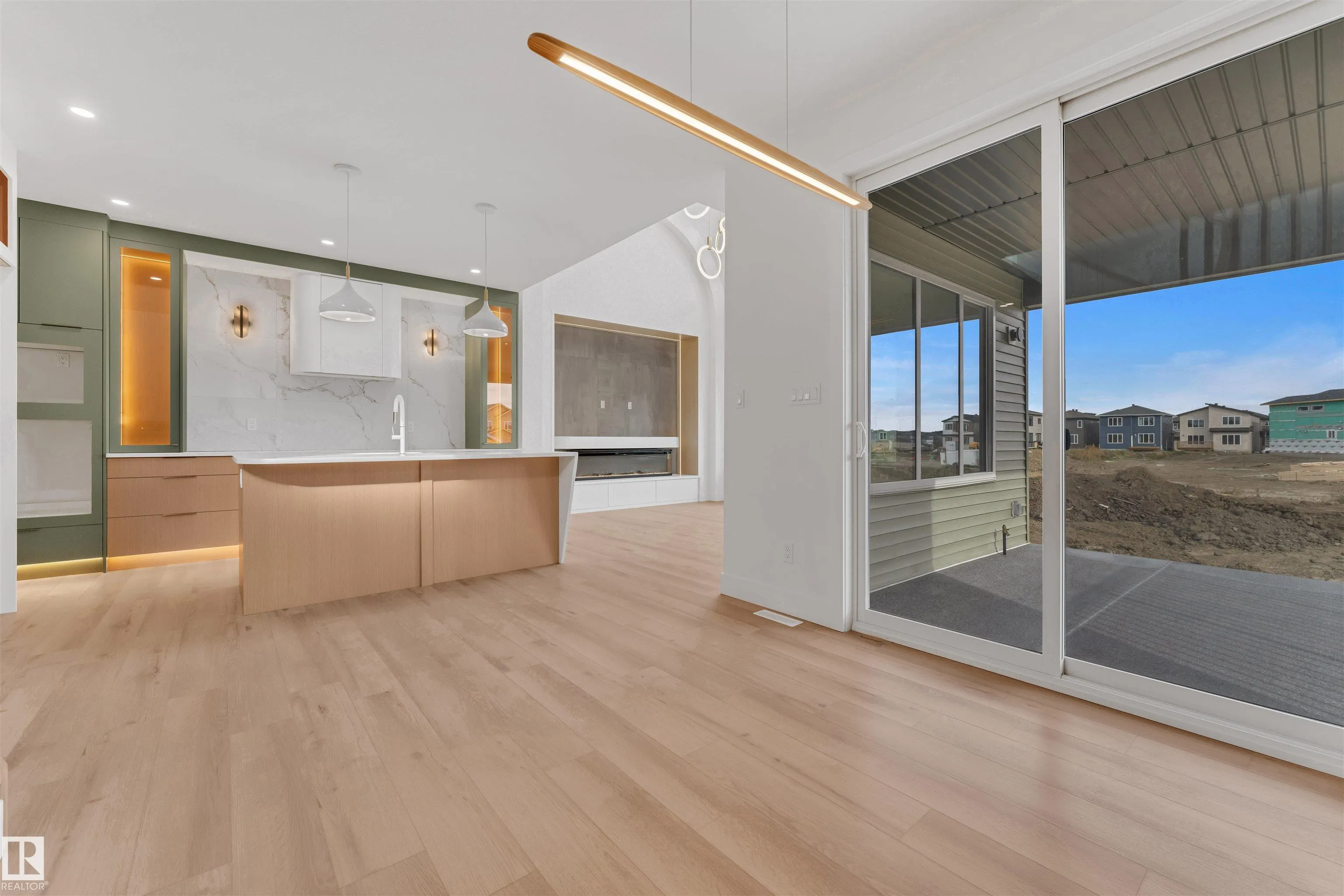 2408 1 AVE SW