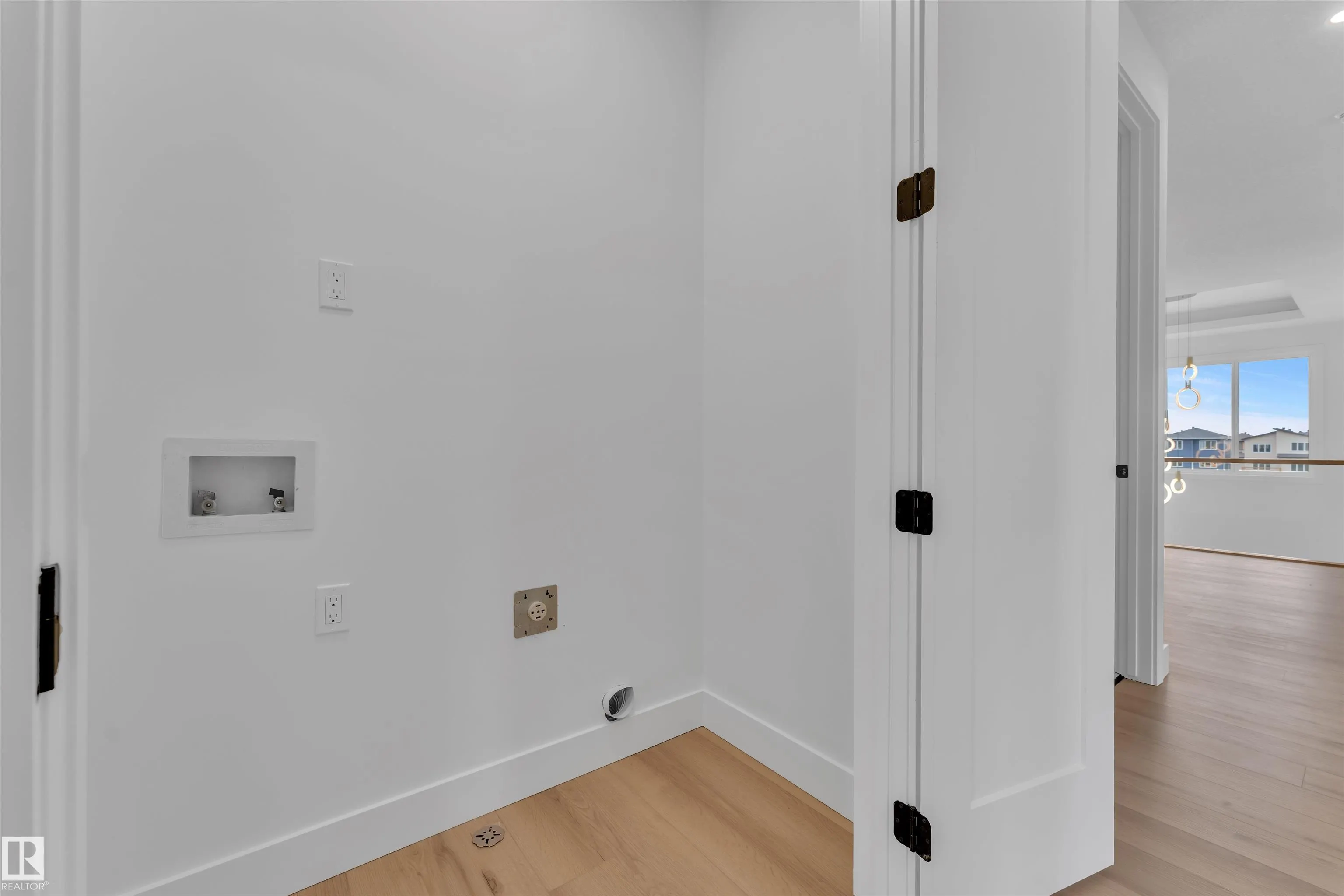 2408 1 AVE SW