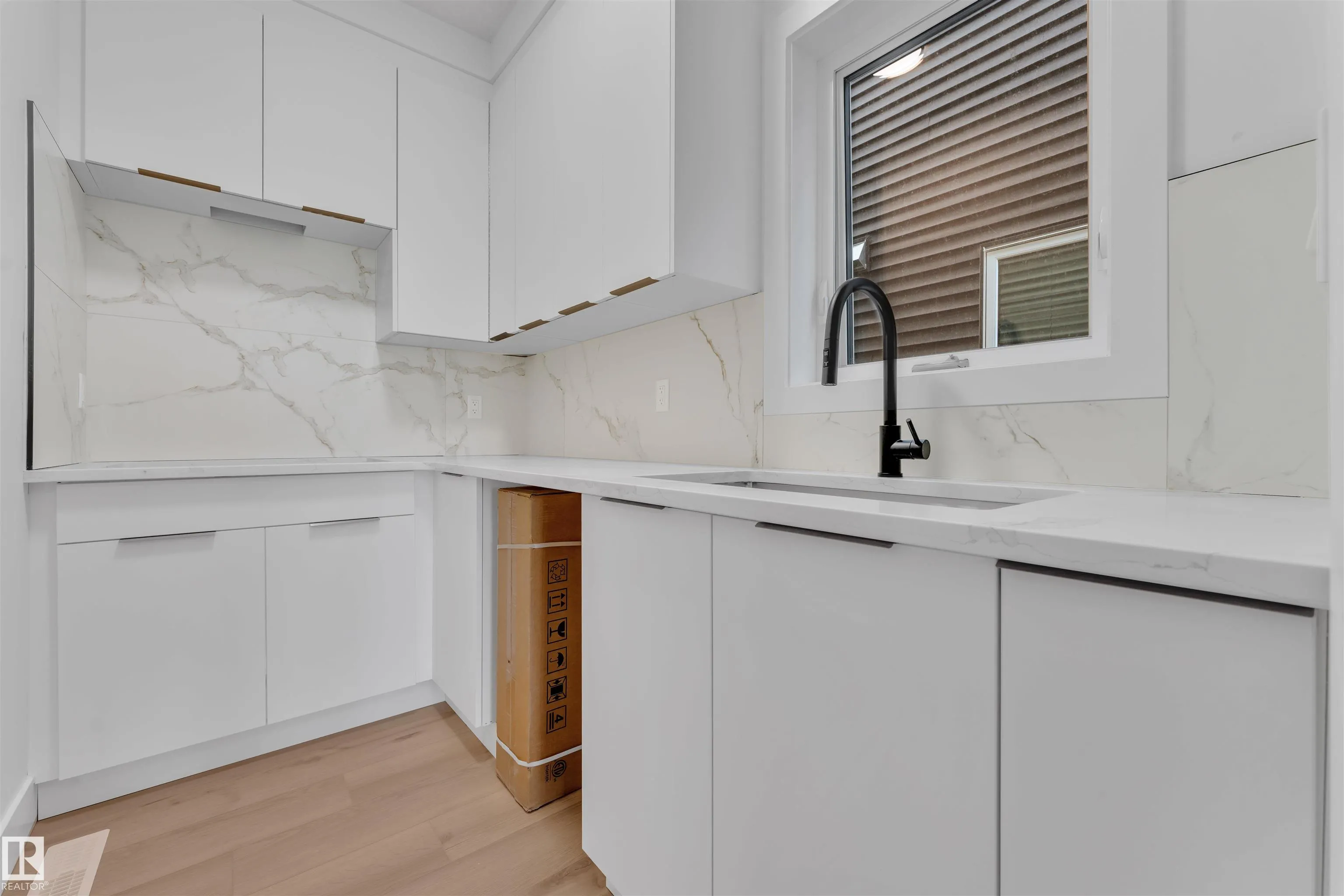 2408 1 AVE SW