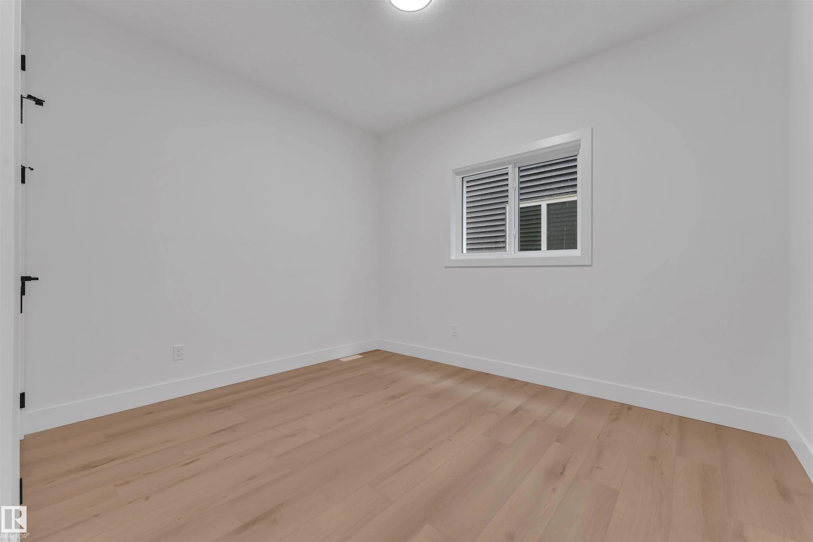 2408 1 AVE SW
