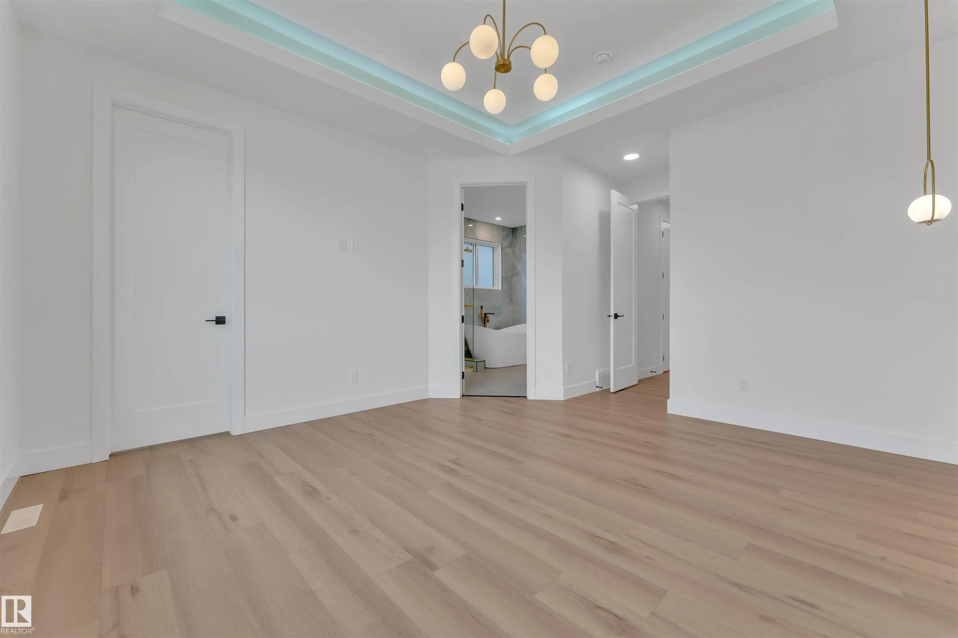 2408 1 AVE SW