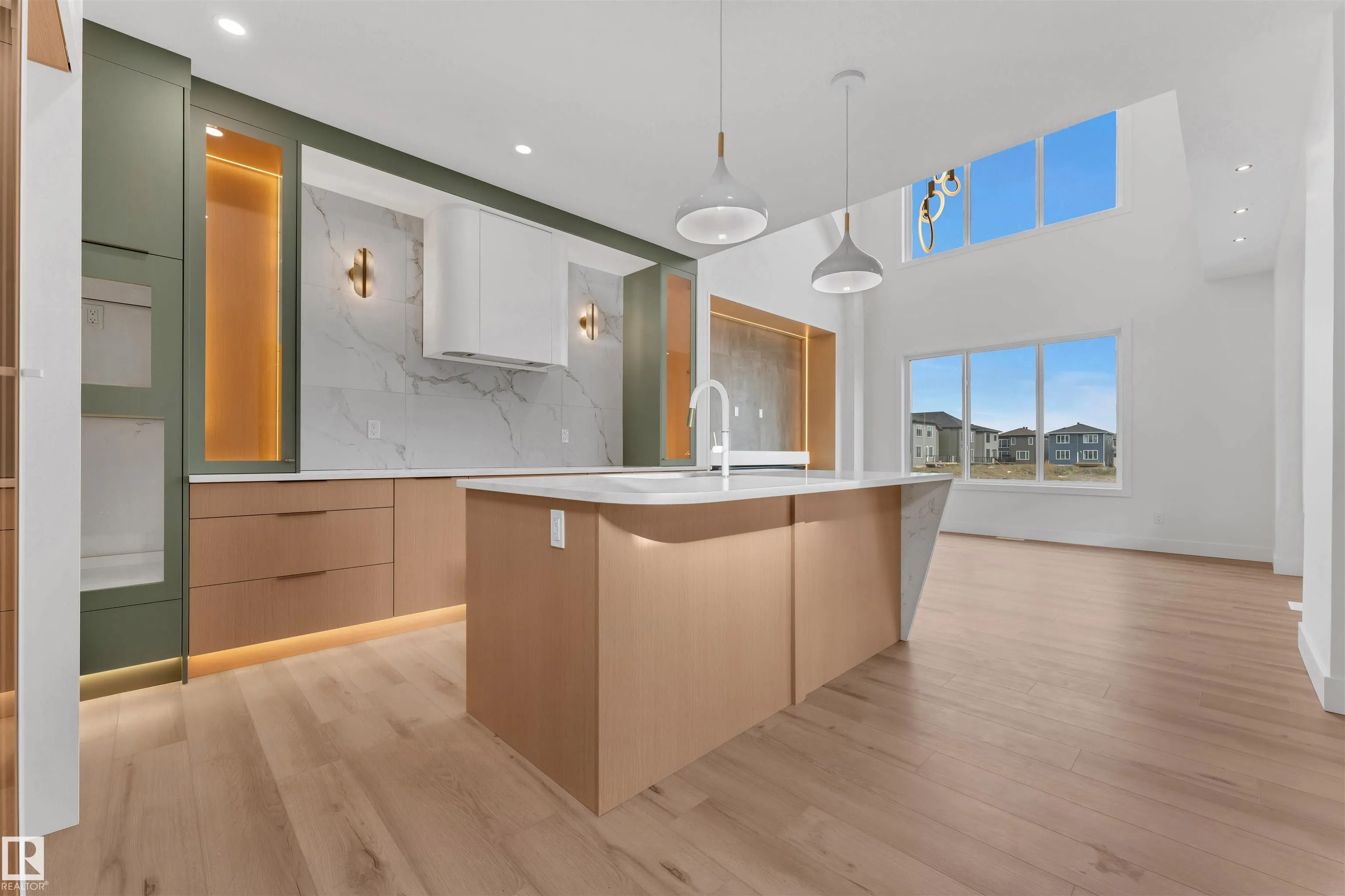 2408 1 AVE SW
