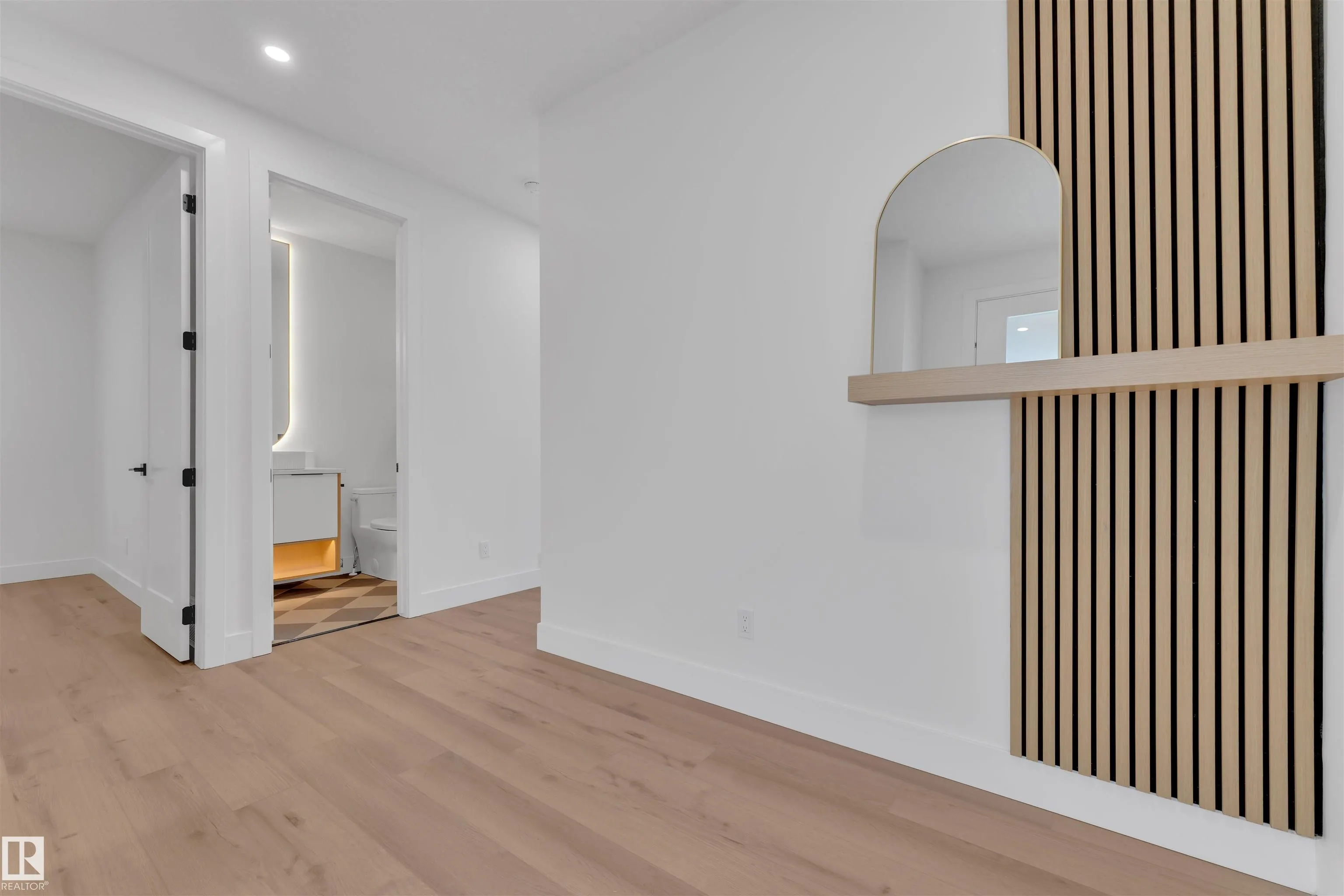 2408 1 AVE SW