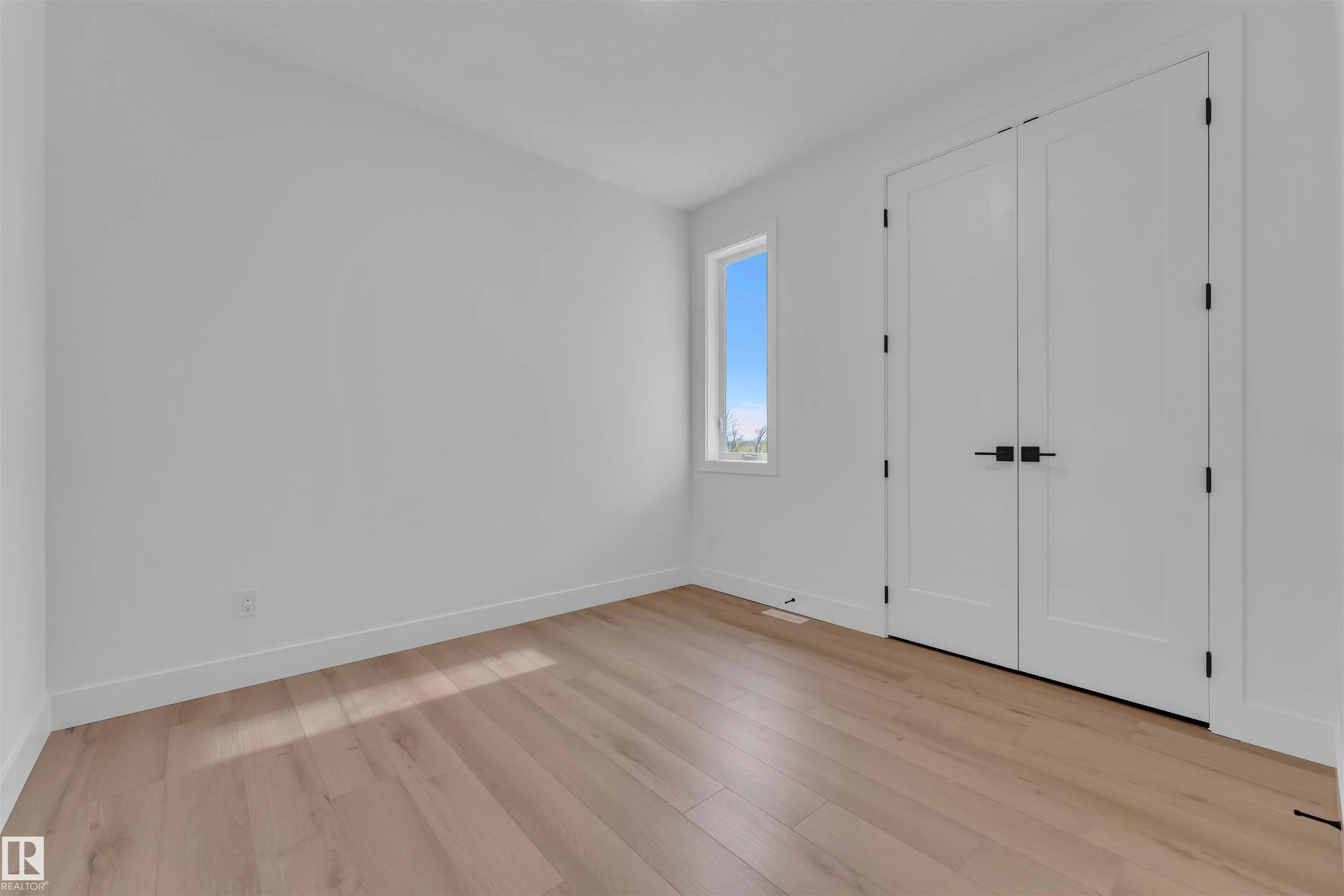 2408 1 AVE SW
