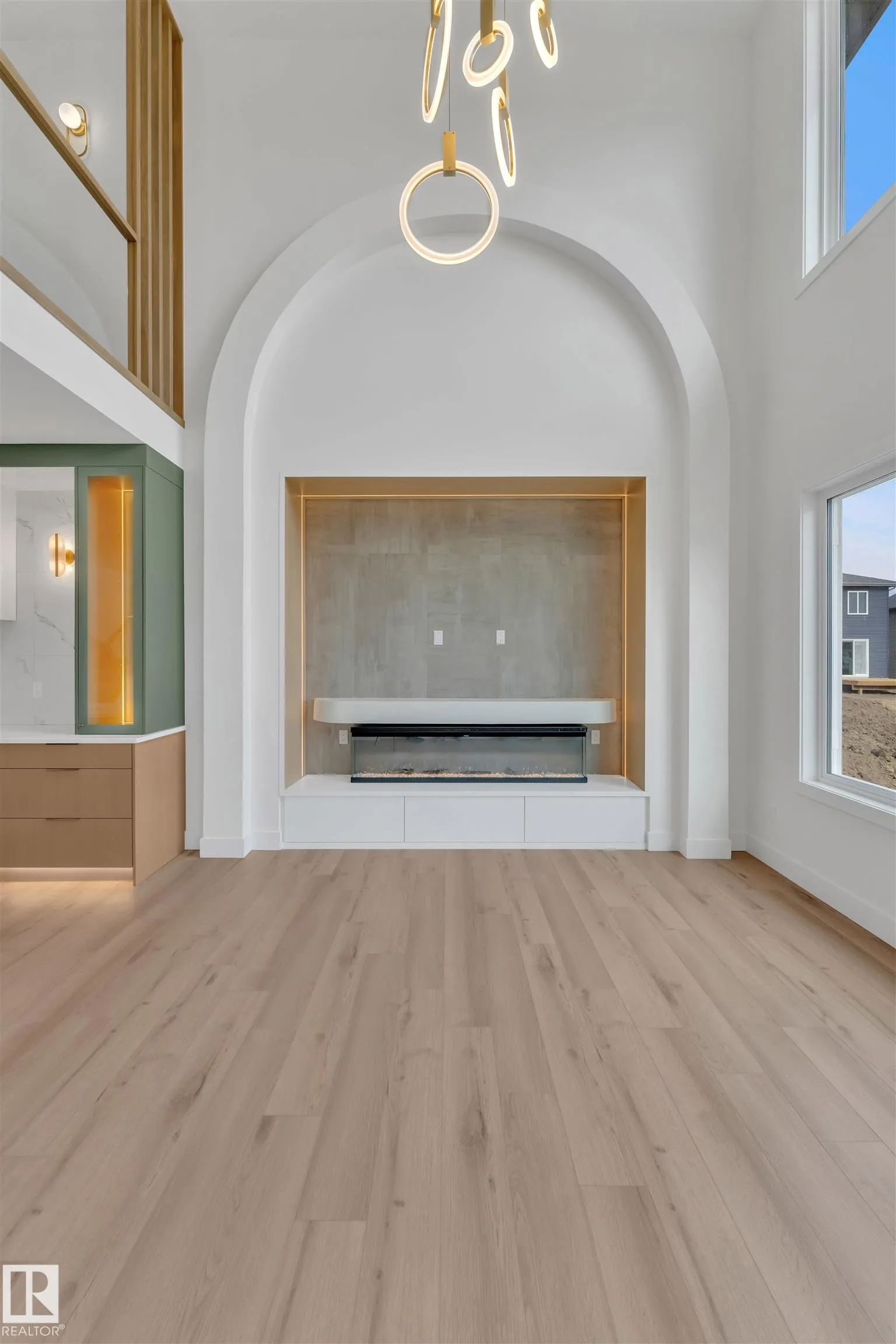 2408 1 AVE SW