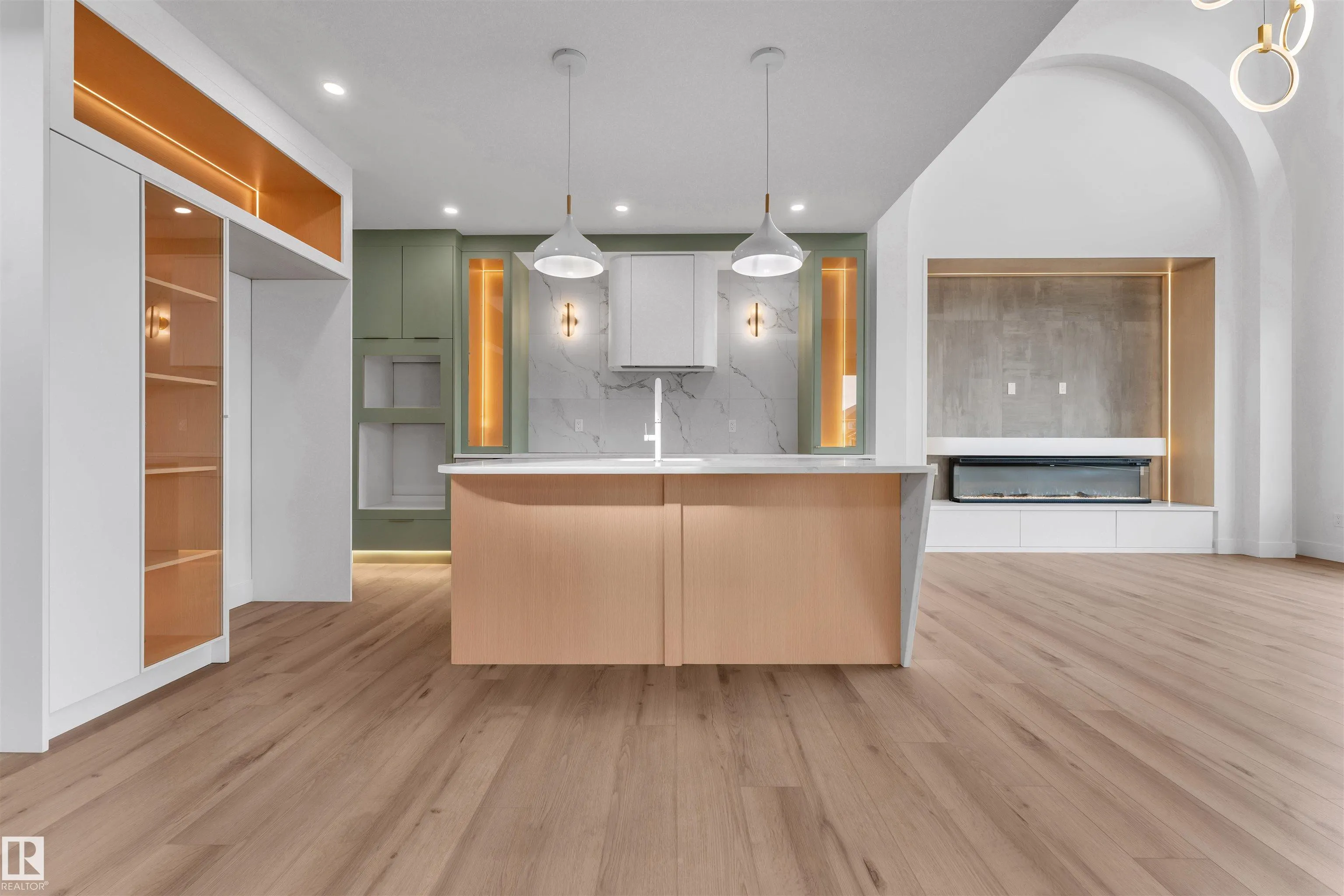 2408 1 AVE SW