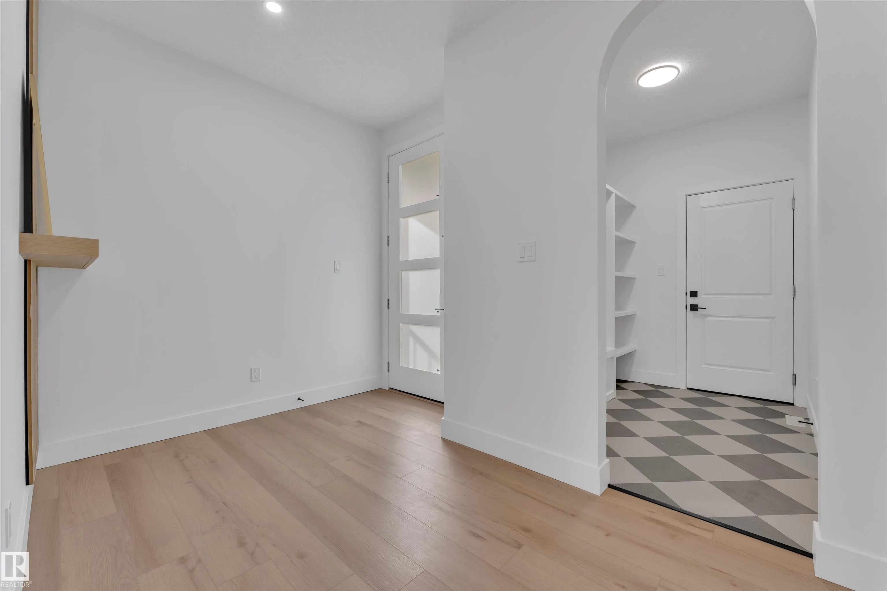 2408 1 AVE SW