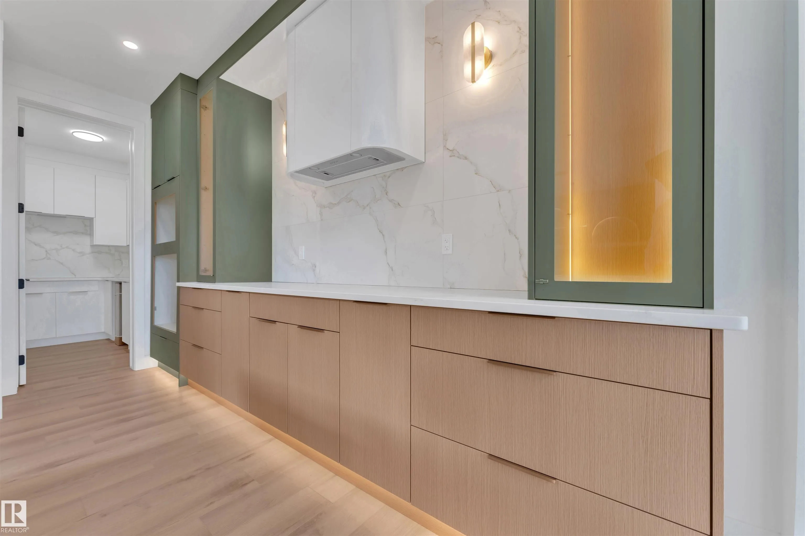 2408 1 AVE SW