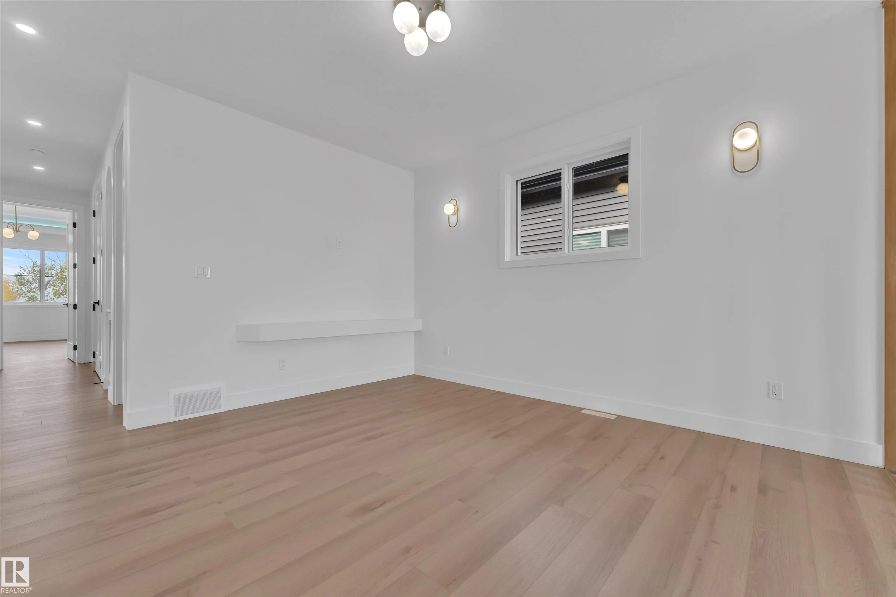 2408 1 AVE SW