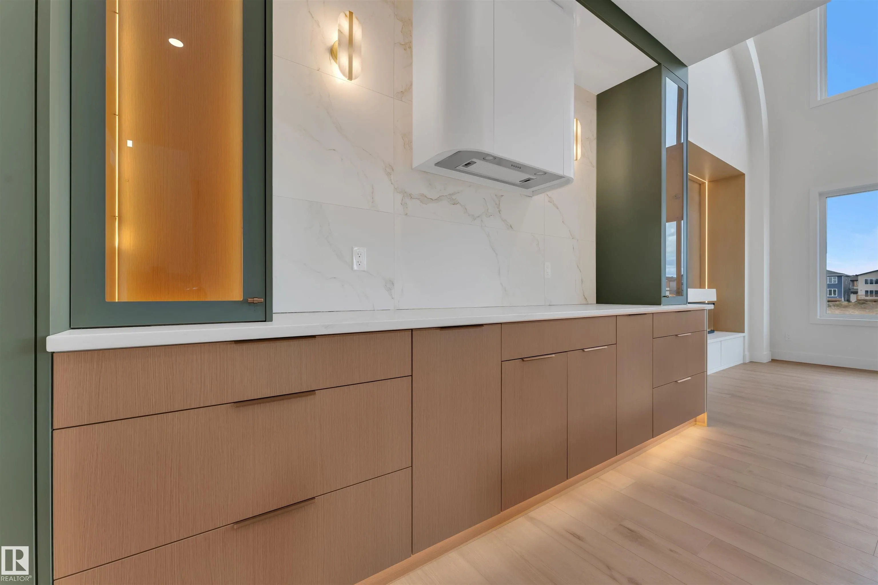 2408 1 AVE SW
