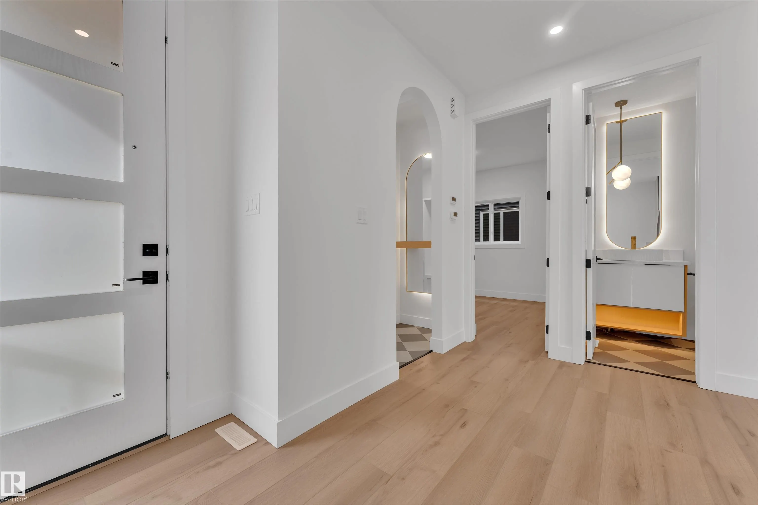 2408 1 AVE SW
