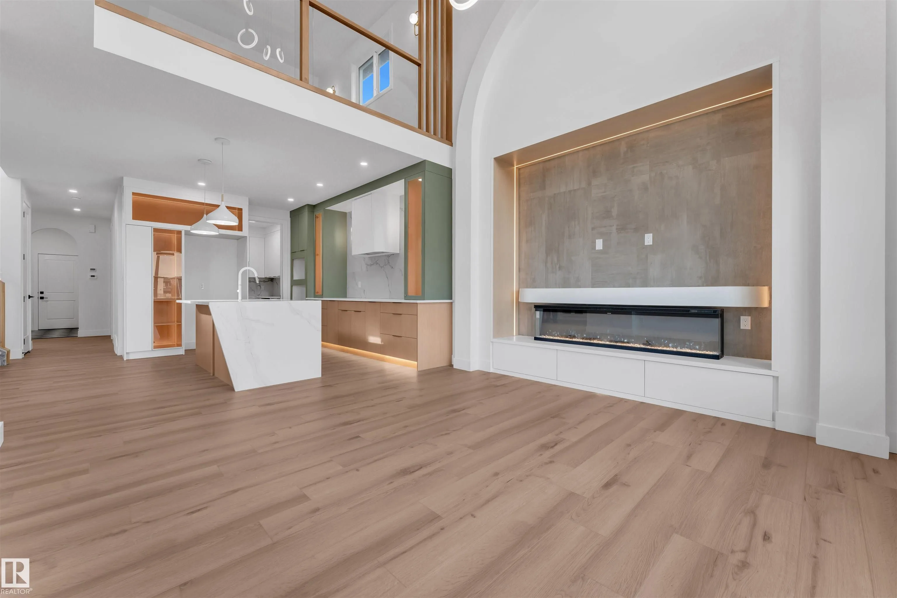 2408 1 AVE SW