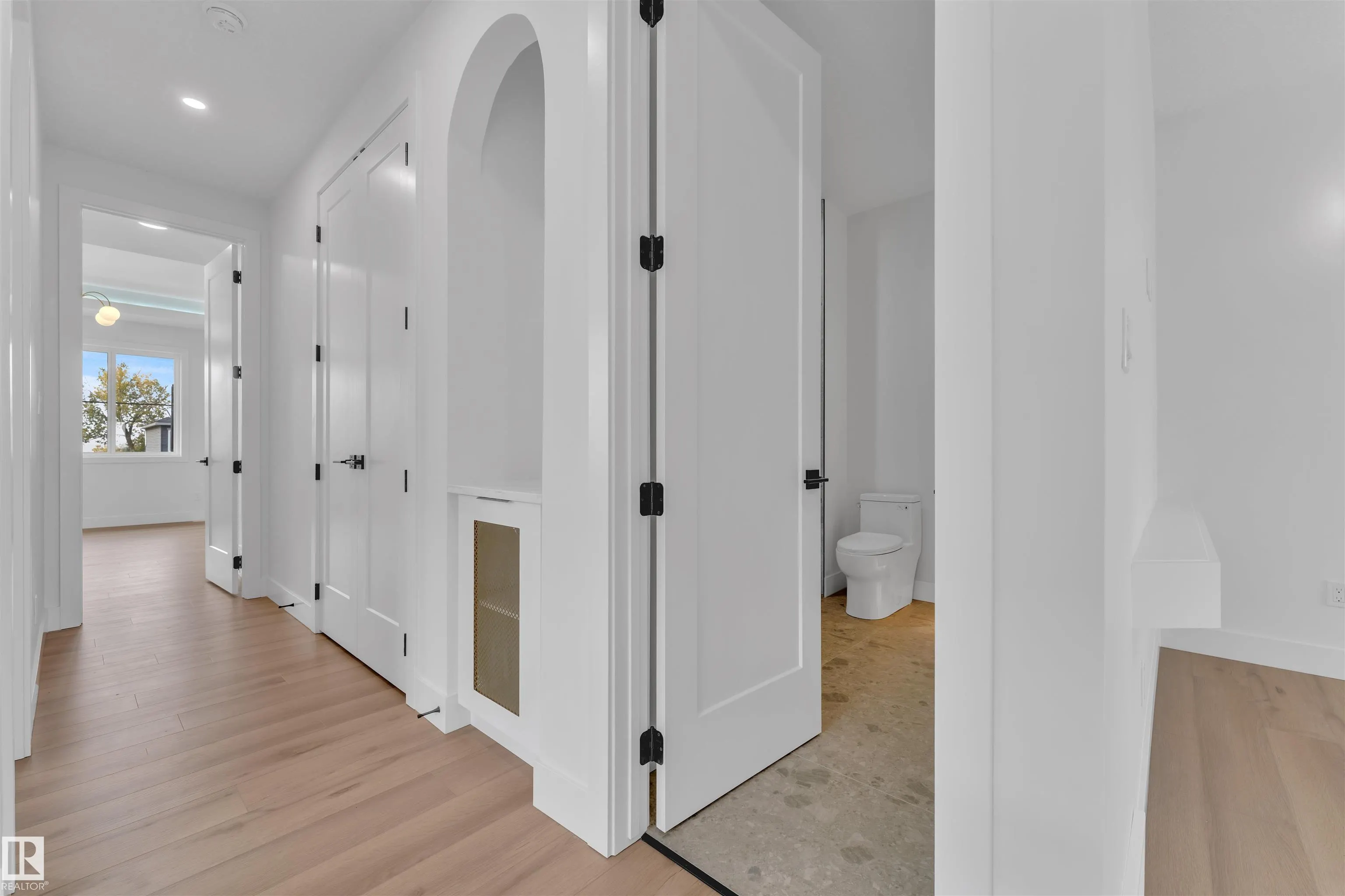 2408 1 AVE SW