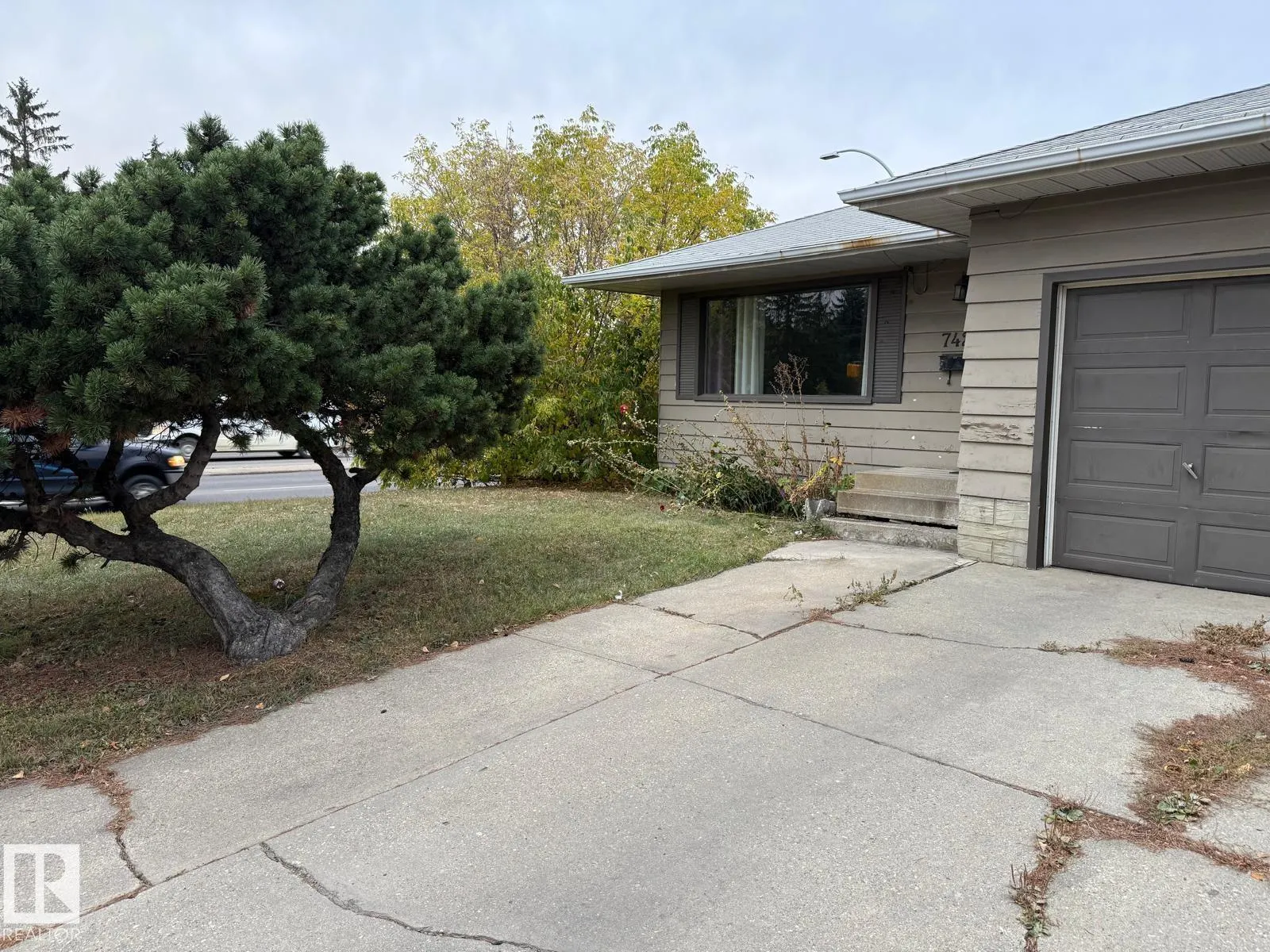 7424 86 AVE