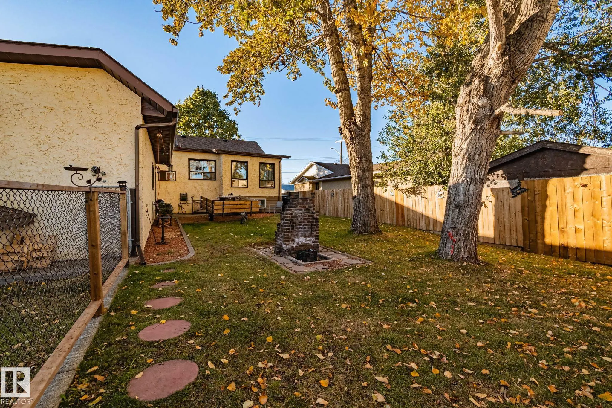 10009 104 Street