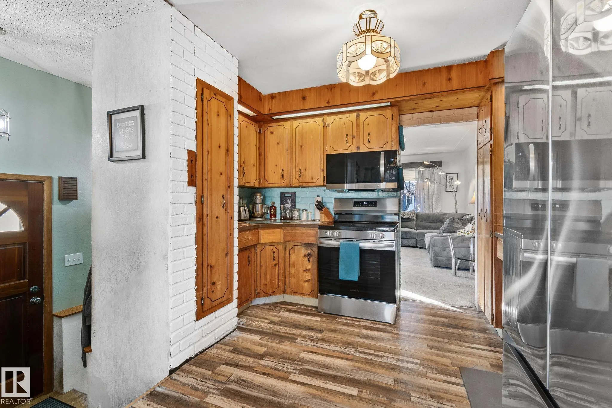 10009 104 Street