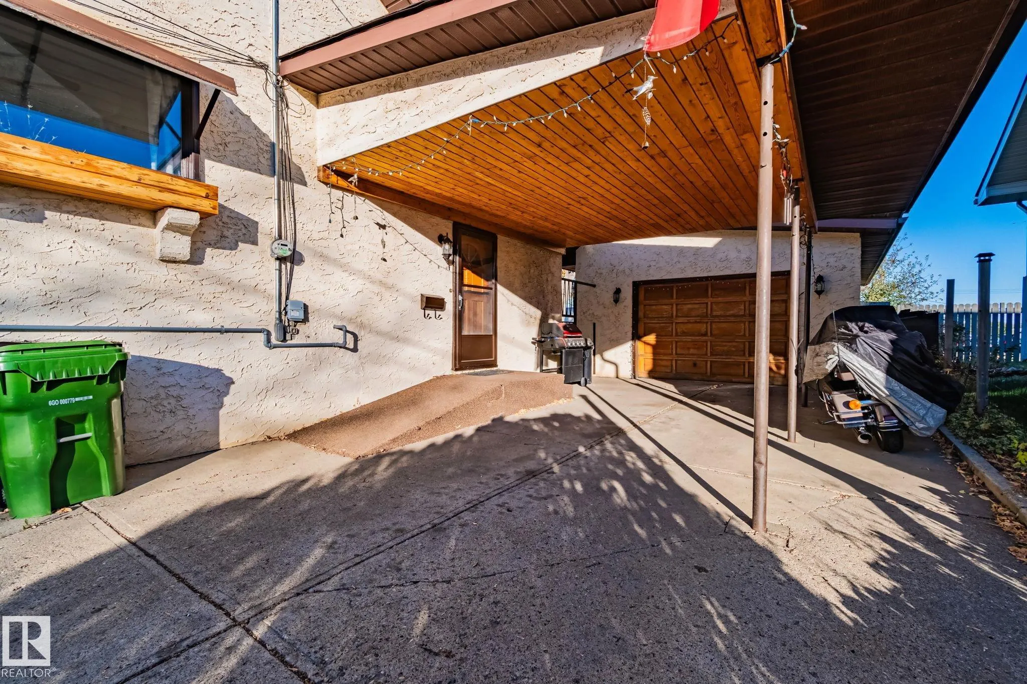 10009 104 Street