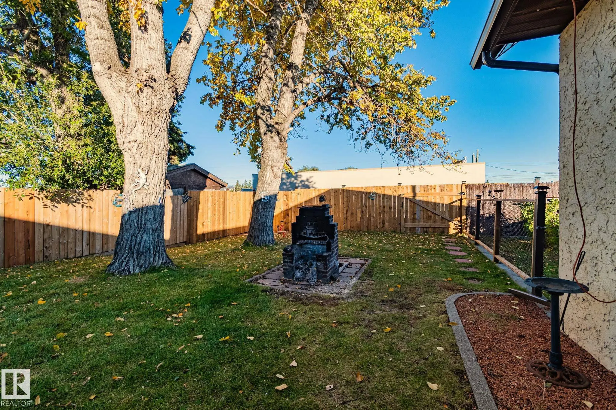 10009 104 Street