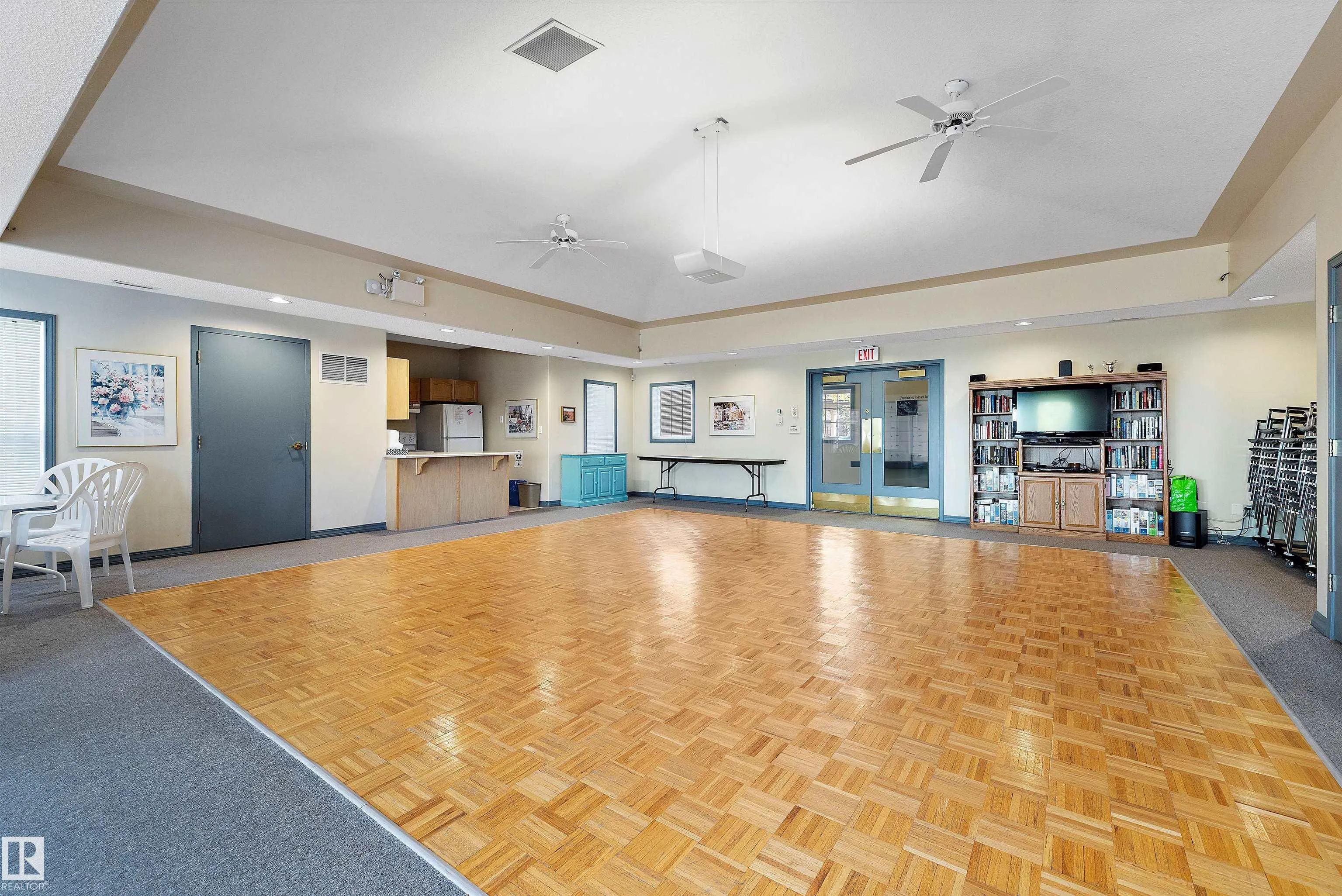 215 BLACKBURN Drive