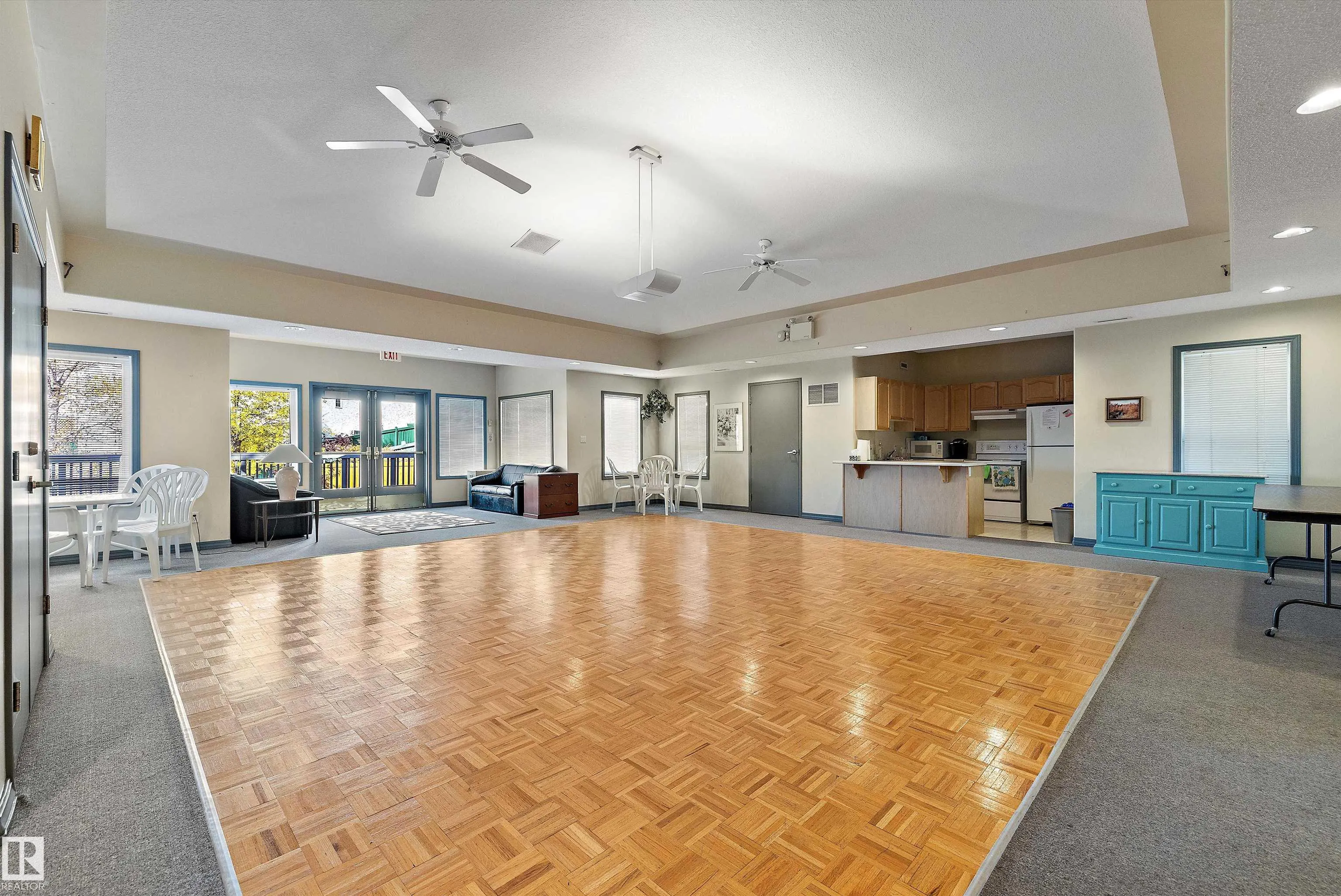 215 BLACKBURN Drive