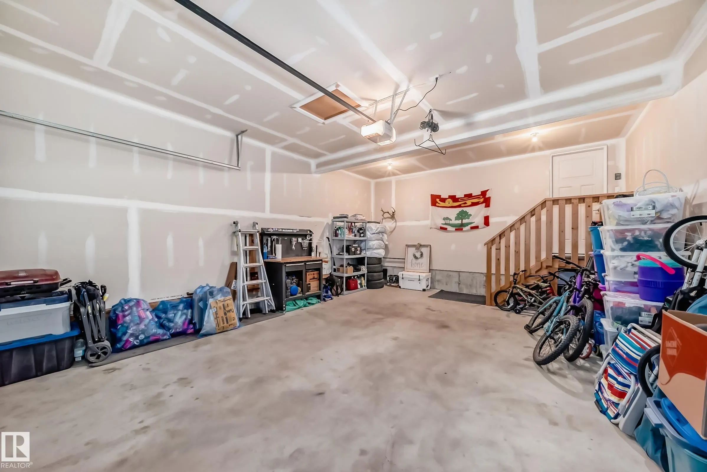 54 REDDING Way