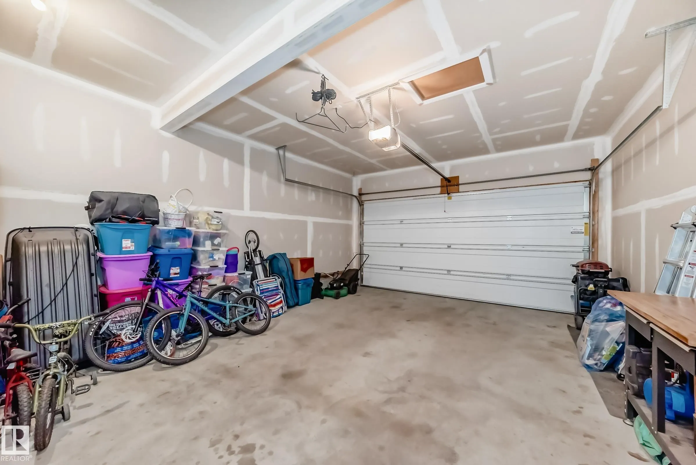 54 REDDING Way