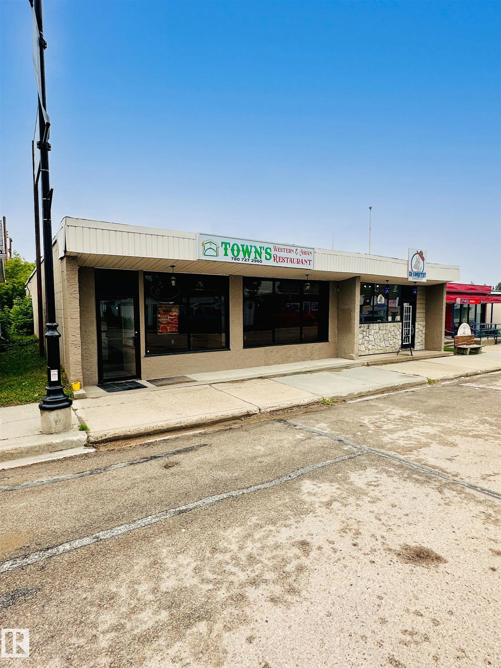 5012 | 5014 50 Street