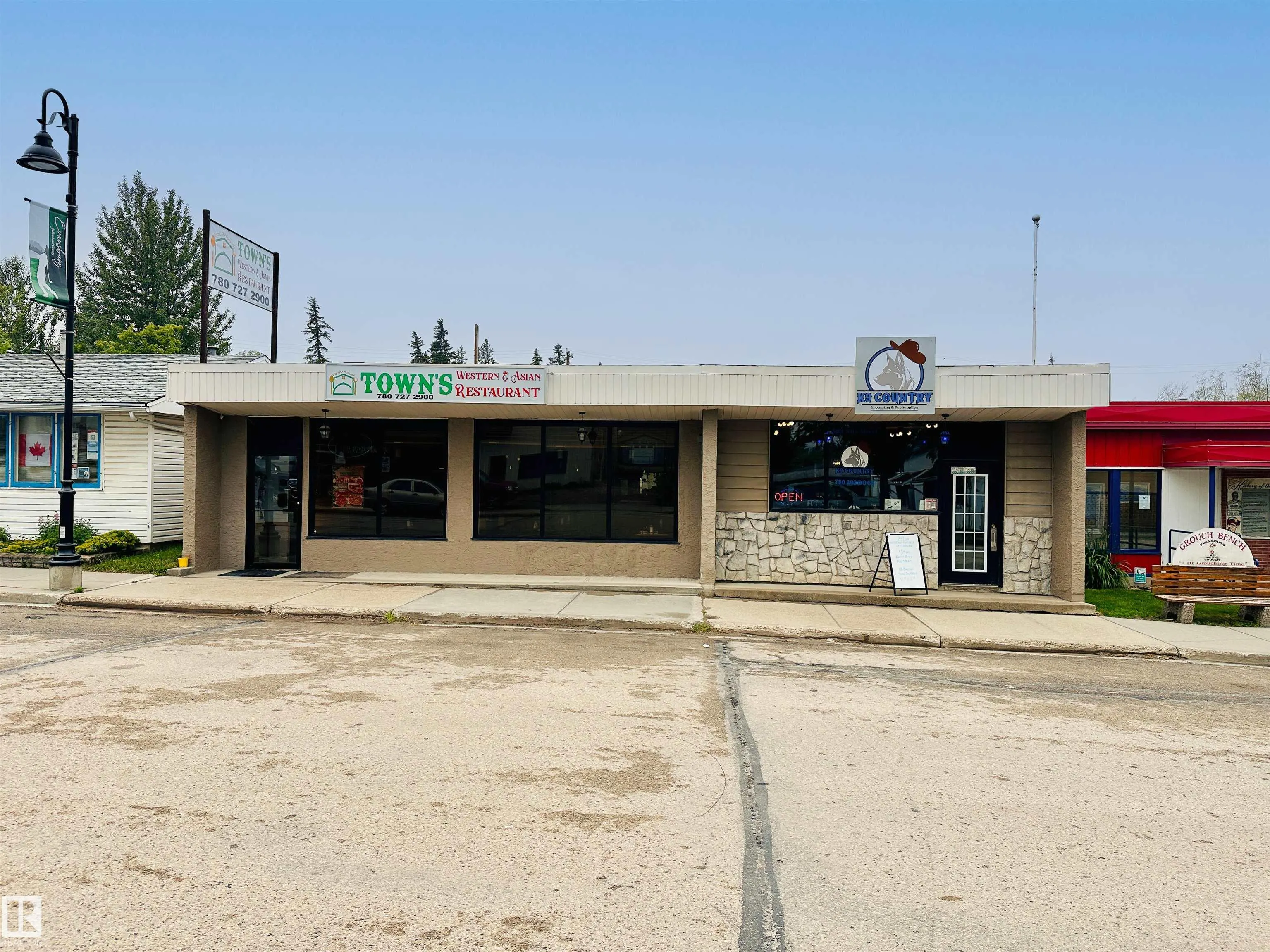 5012 | 5014 50 Street
