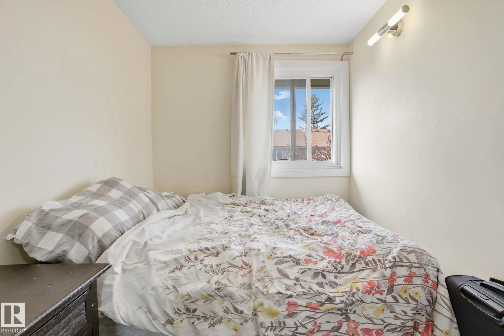 692 ABBOTTSFIELD Road