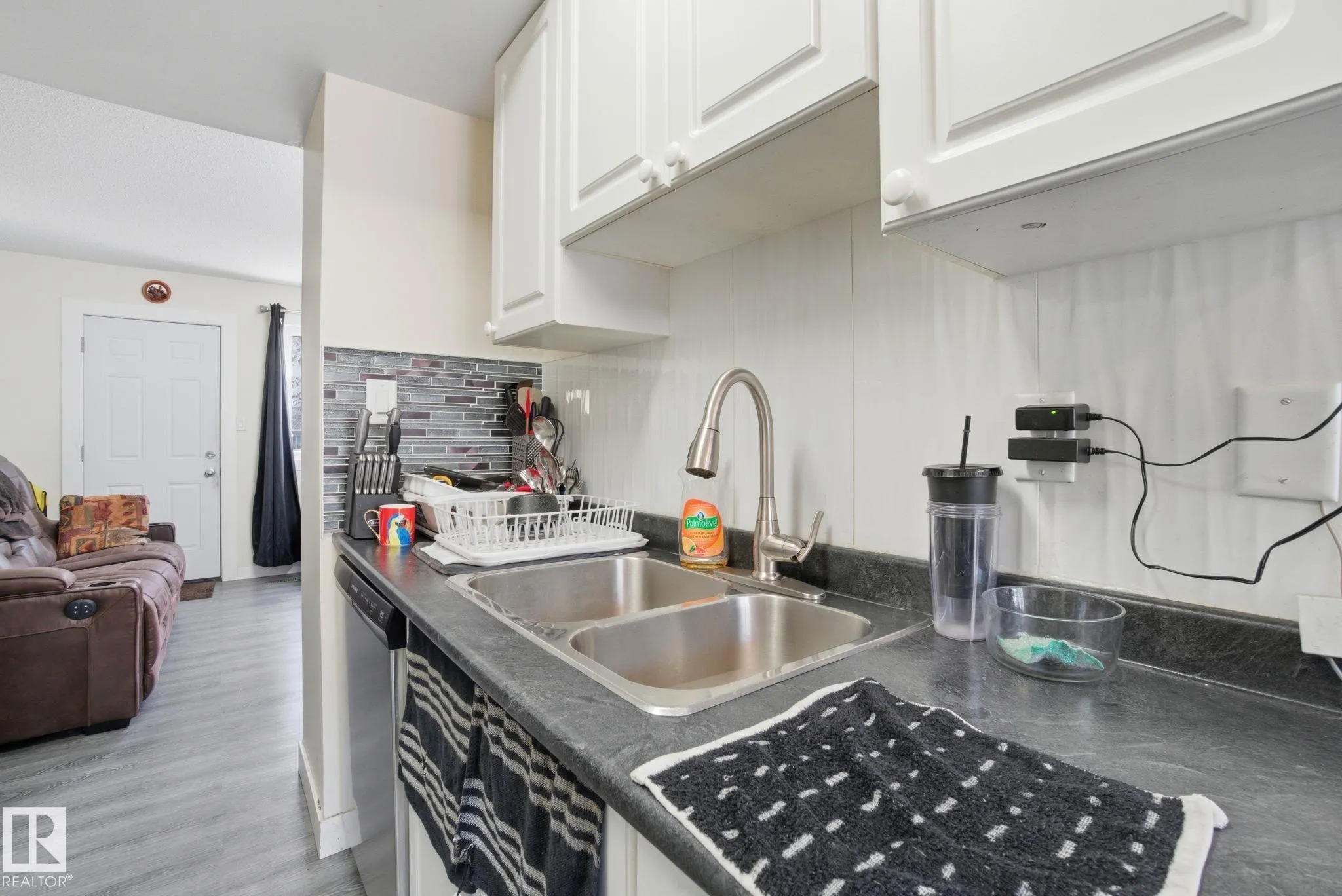 692 ABBOTTSFIELD Road