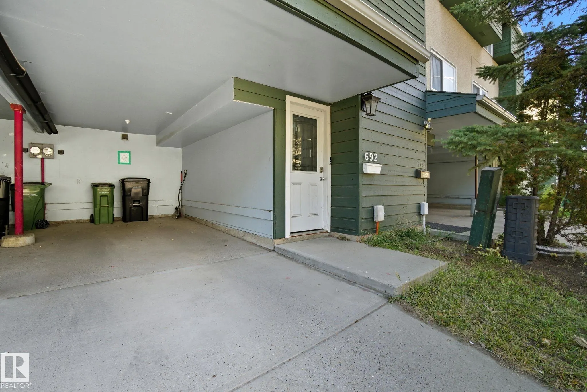 692 ABBOTTSFIELD Road