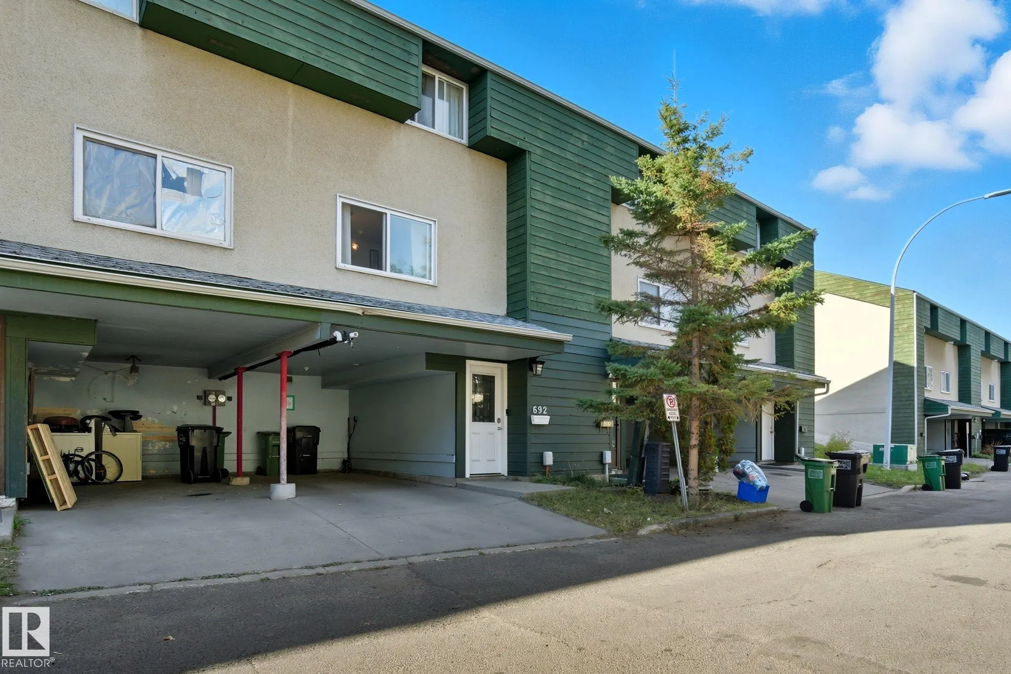 692 ABBOTTSFIELD Road