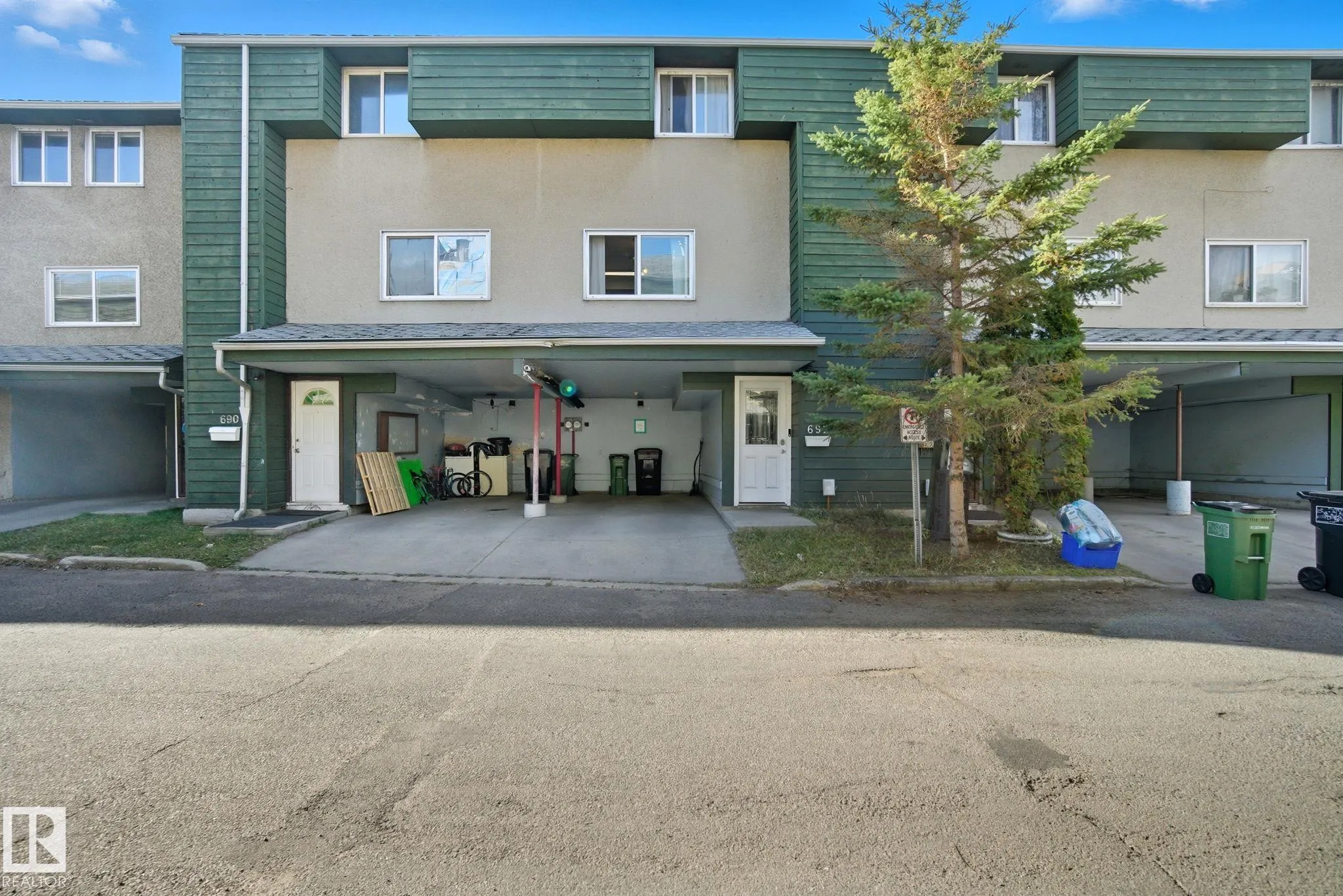 692 ABBOTTSFIELD Road